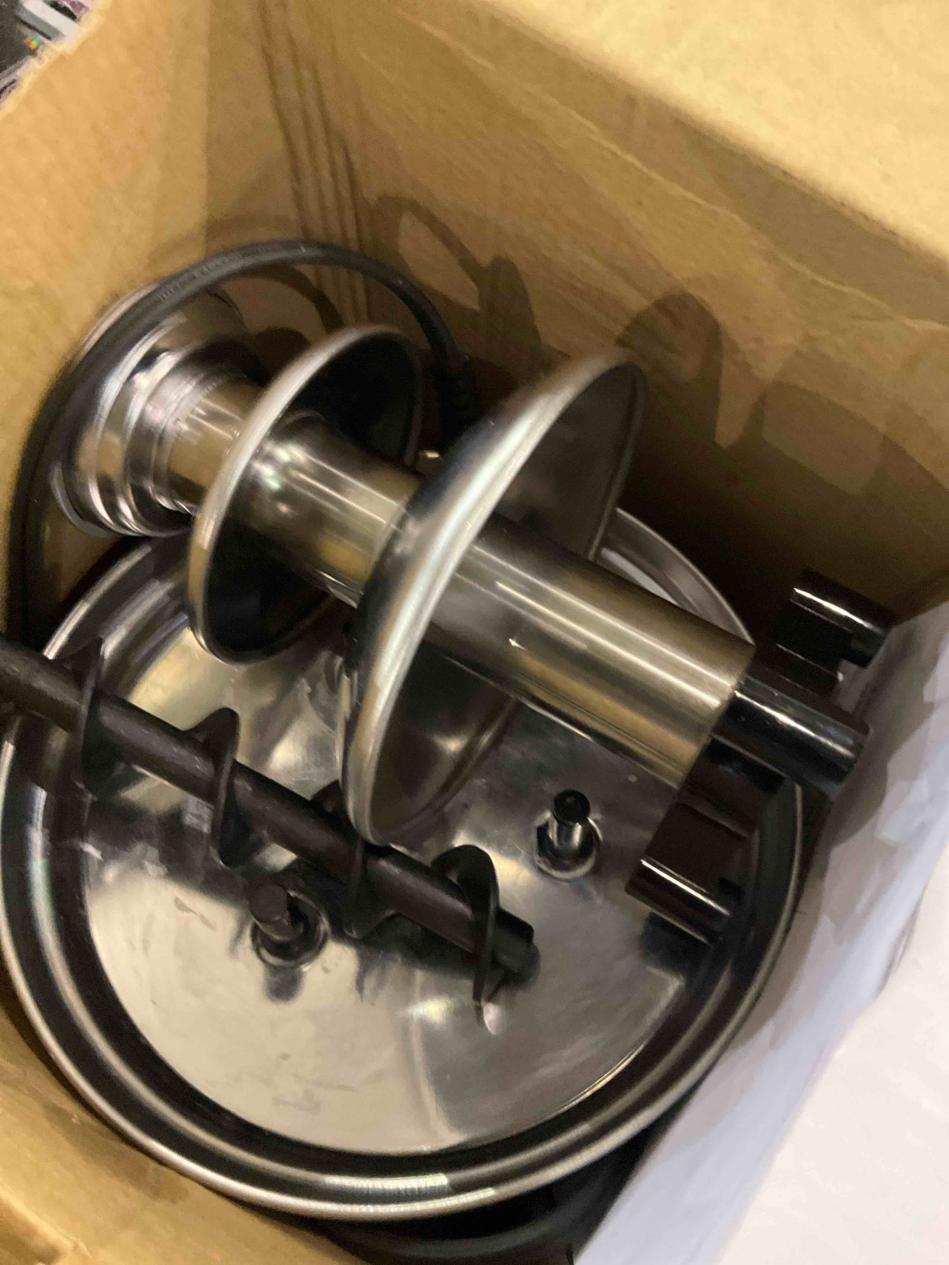 https://s3.amazonaws.com/lotting-images-prod/BargainHunt/EXS01575867_1719574354636.jpeg
