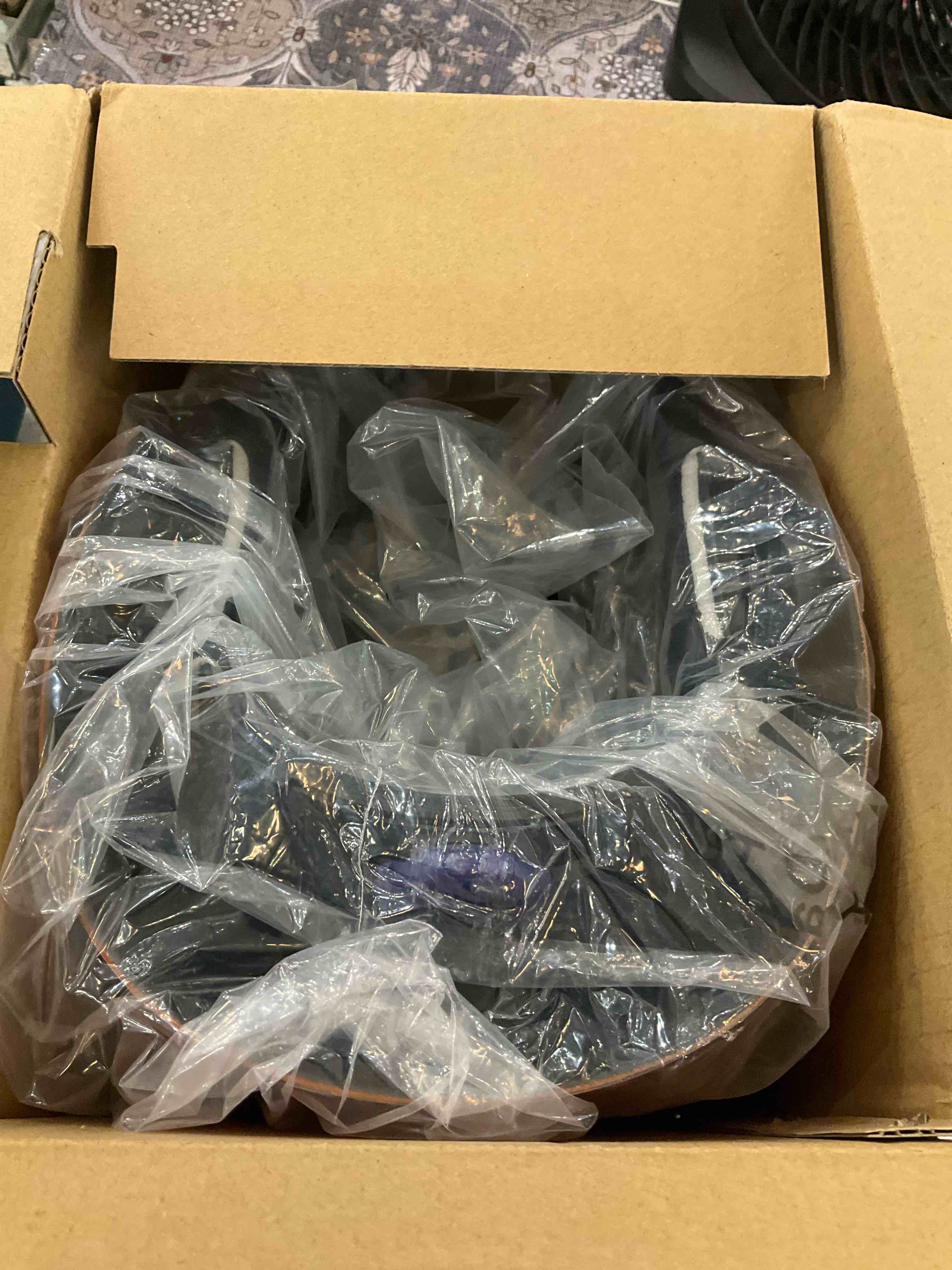 https://s3.amazonaws.com/lotting-images-prod/BargainHunt/EXS01576169_1717177954778.jpeg