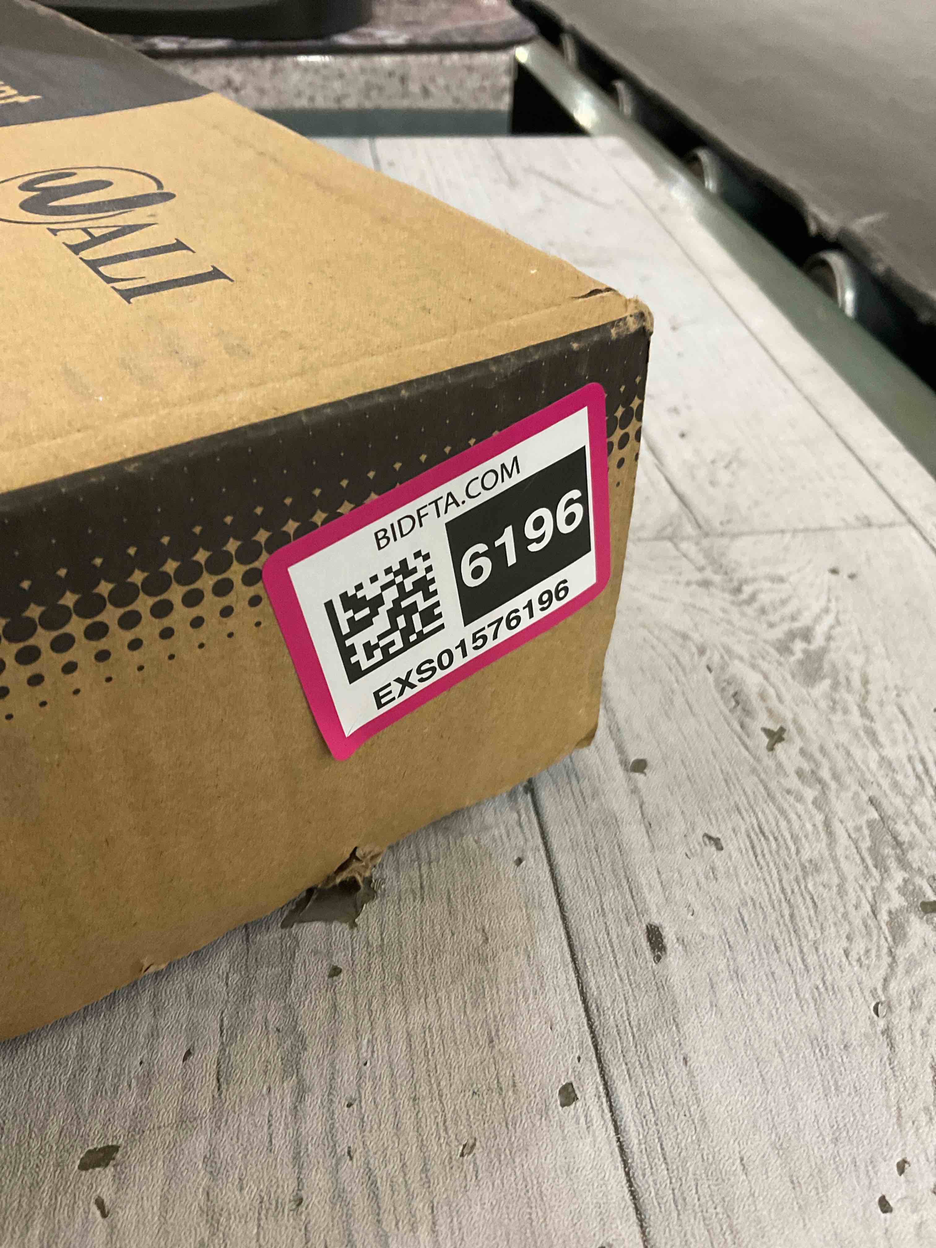 https://s3.amazonaws.com/lotting-images-prod/BargainHunt/EXS01576196_1717175599930.jpeg