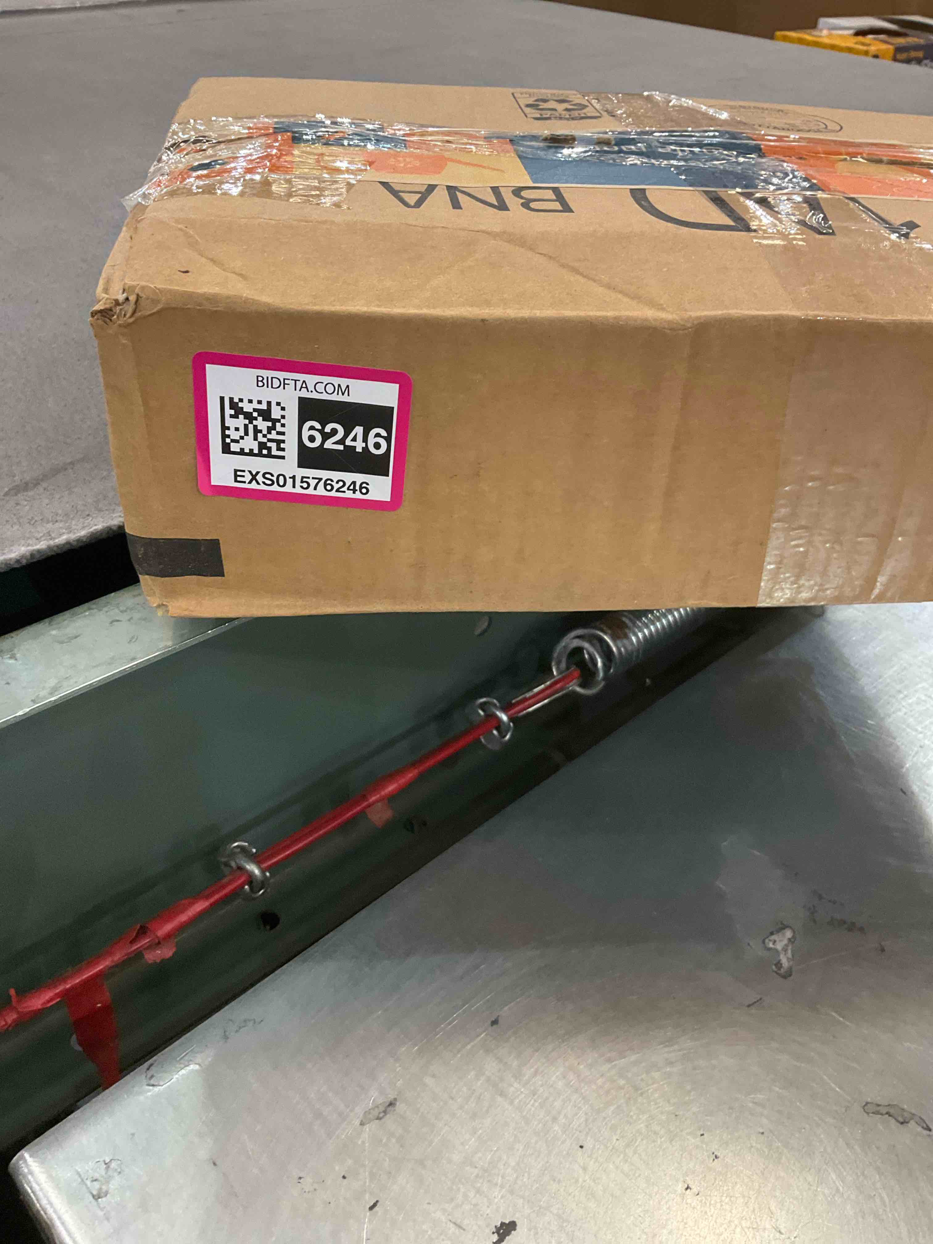 https://s3.amazonaws.com/lotting-images-prod/BargainHunt/EXS01576246_1717436732702.jpeg