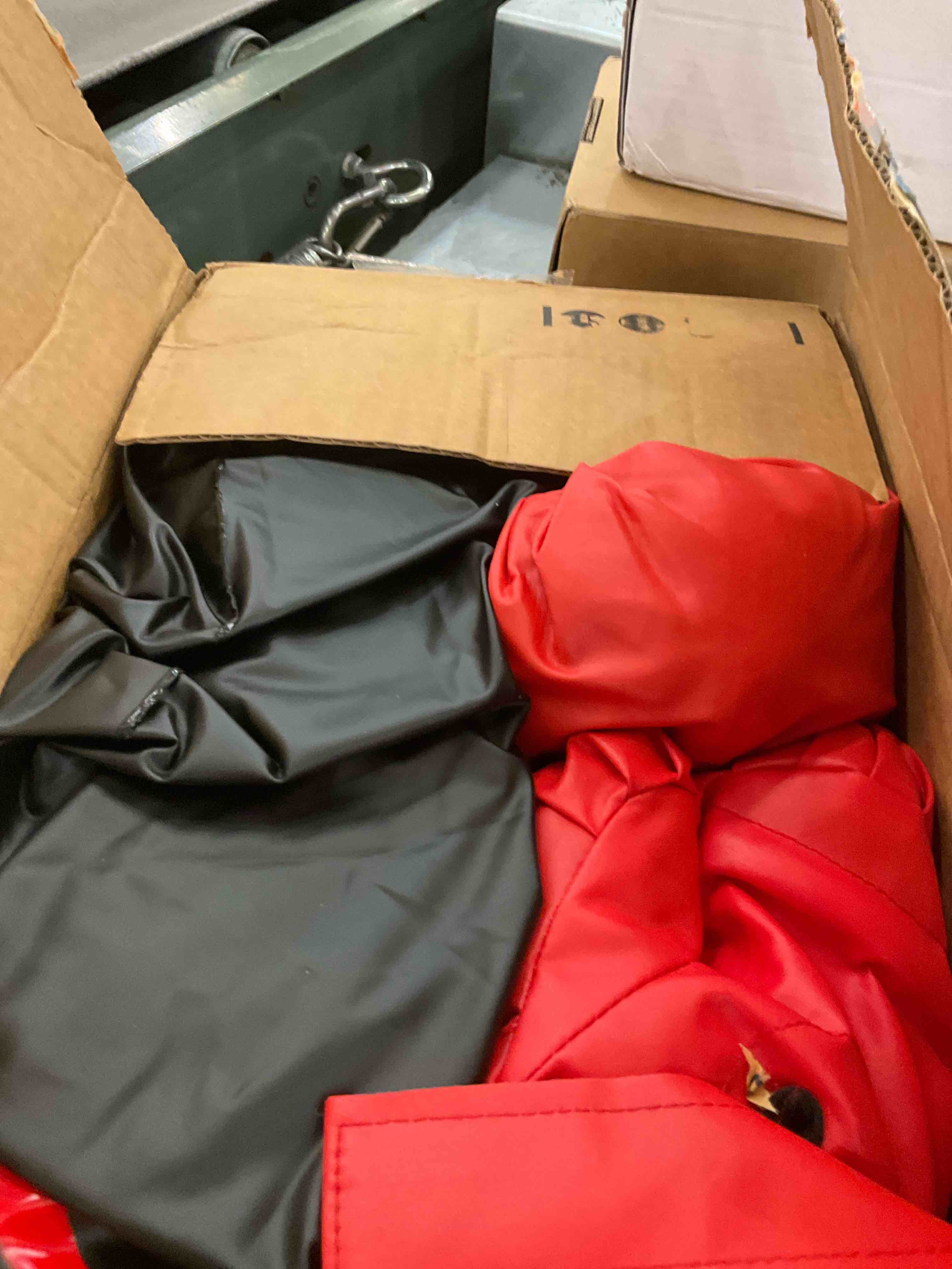 https://s3.amazonaws.com/lotting-images-prod/BargainHunt/EXS01576246_1717436751216.jpeg