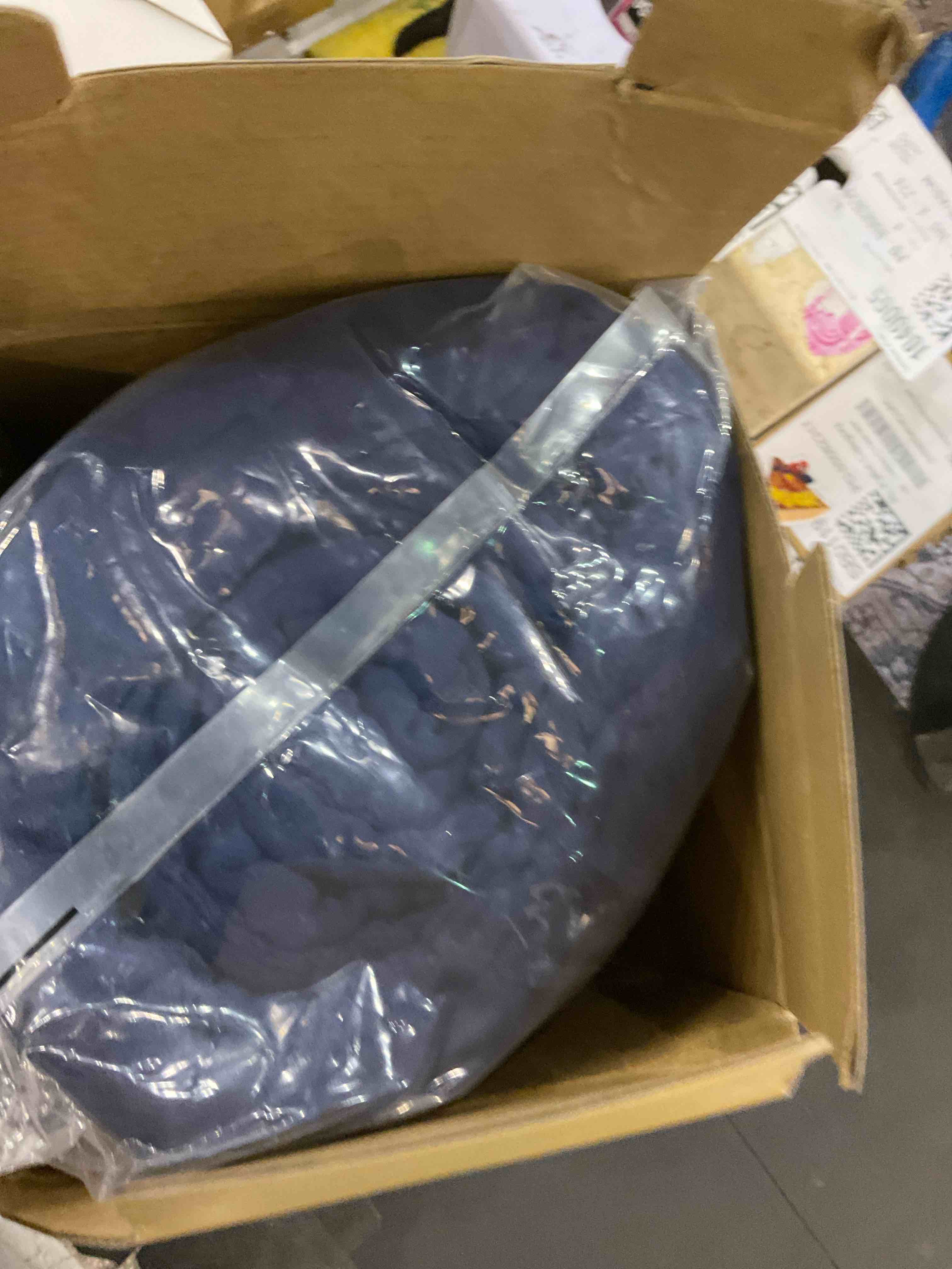 https://s3.amazonaws.com/lotting-images-prod/BargainHunt/EXS01576613_1716550215722.jpeg