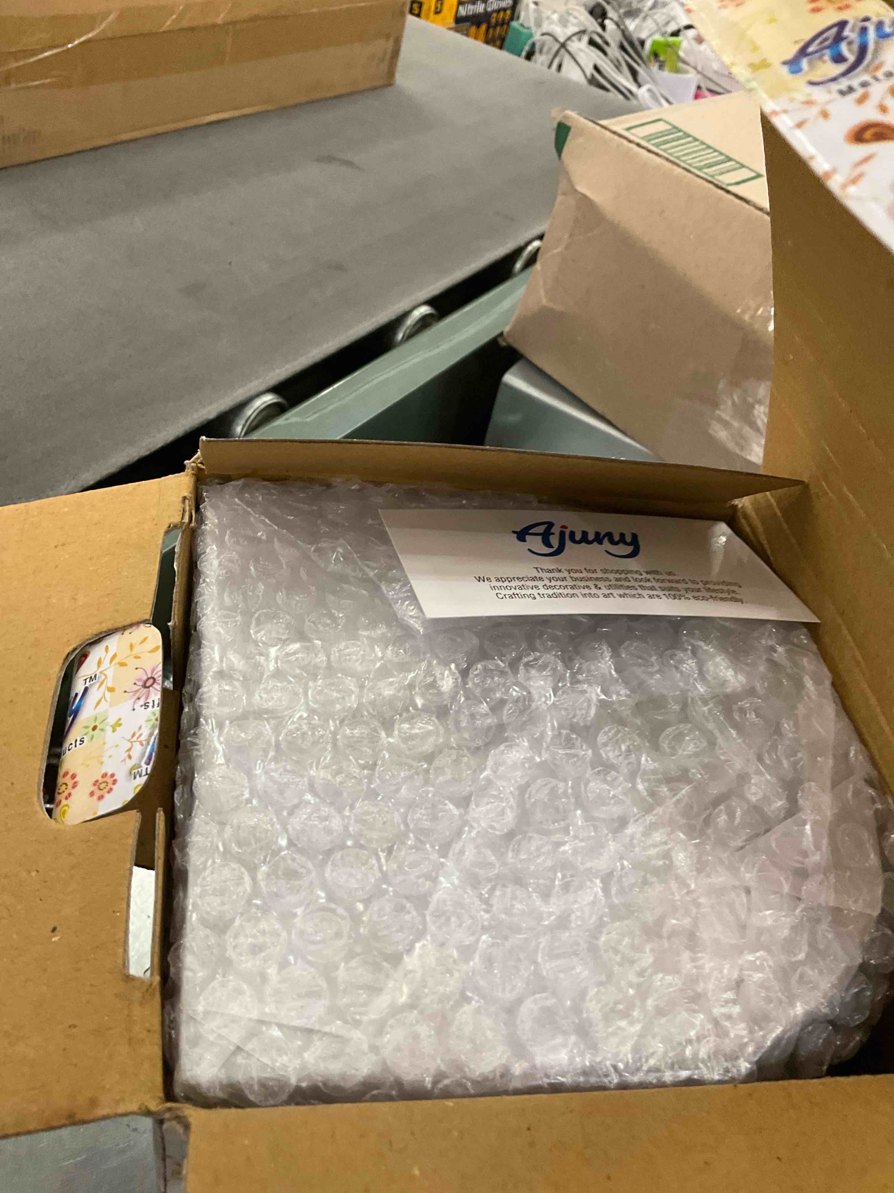 https://s3.amazonaws.com/lotting-images-prod/BargainHunt/EXS01576725_1717434812273.jpeg