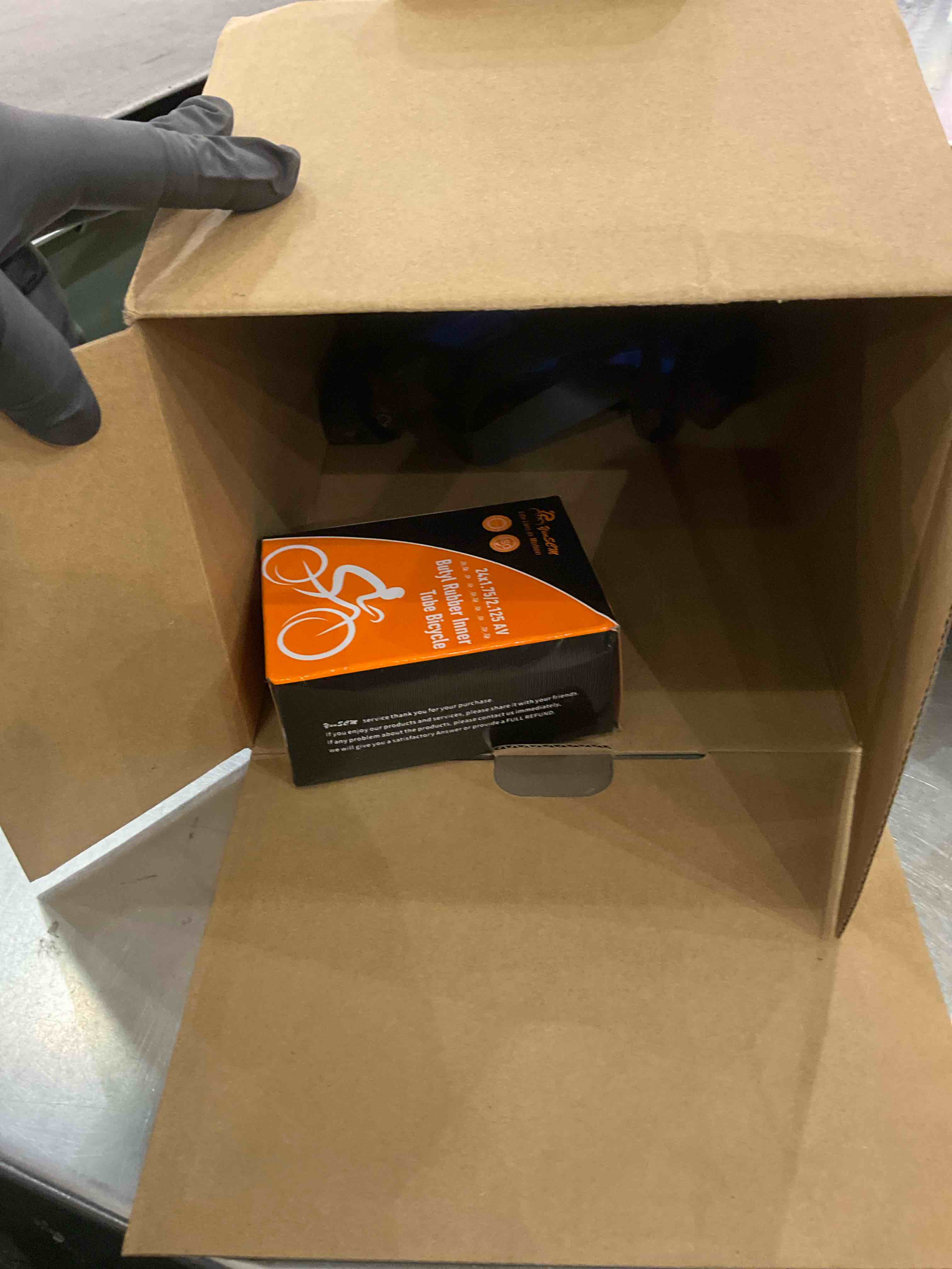 https://s3.amazonaws.com/lotting-images-prod/BargainHunt/EXS01576728_1717433931851.jpeg