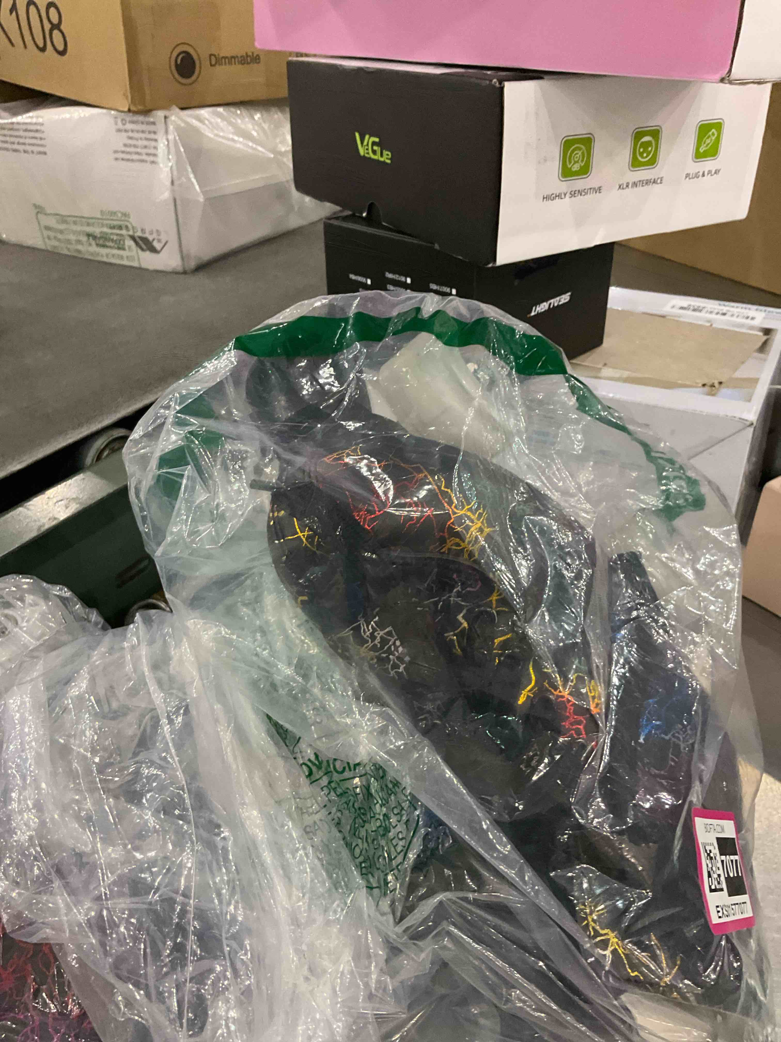 https://s3.amazonaws.com/lotting-images-prod/BargainHunt/EXS01577077_1718712541625.jpeg