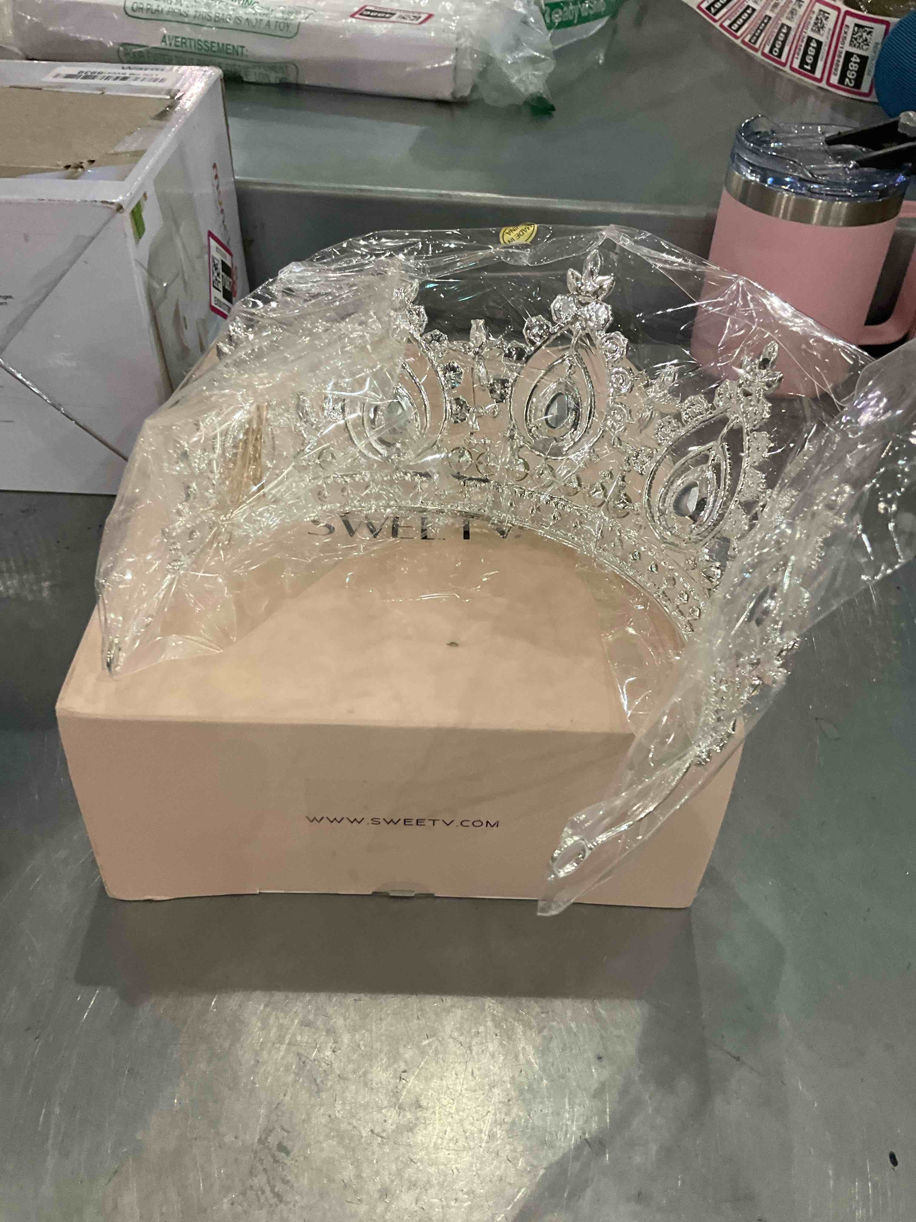 https://s3.amazonaws.com/lotting-images-prod/BargainHunt/EXS01577115_1718712705768.jpeg