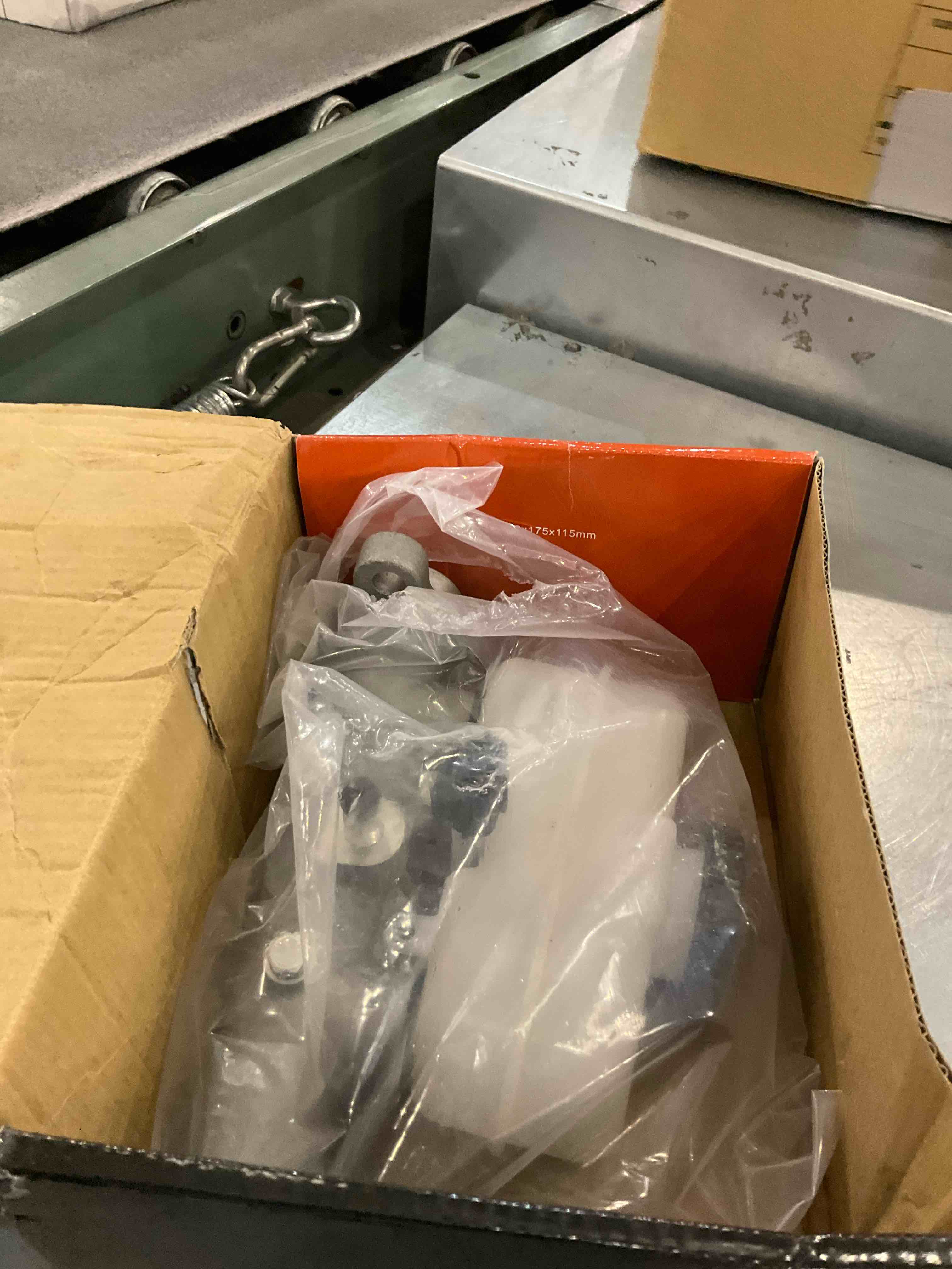 https://s3.amazonaws.com/lotting-images-prod/BargainHunt/EXS01577118_1718712389885.jpeg