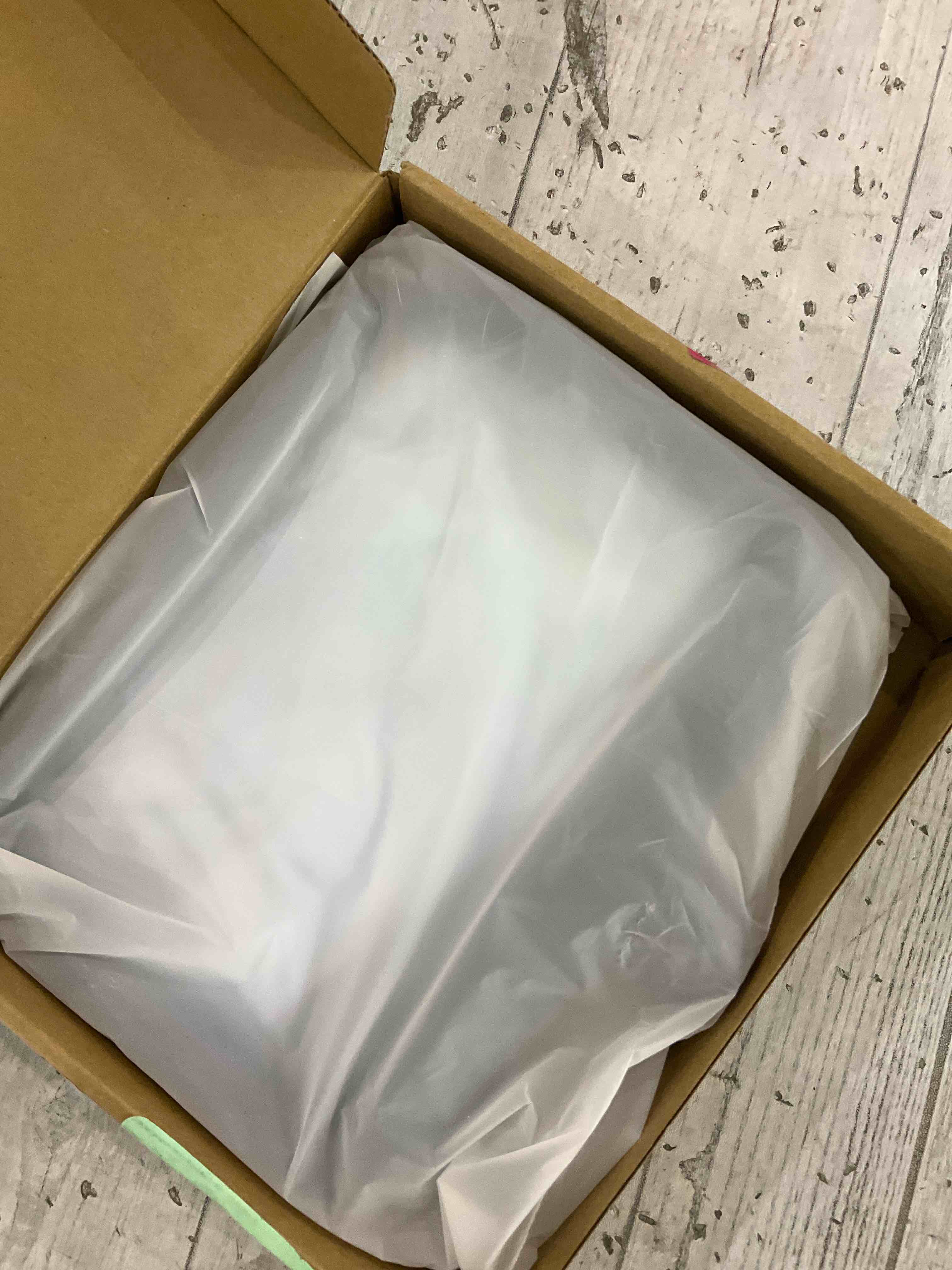 https://s3.amazonaws.com/lotting-images-prod/BargainHunt/EXS01577242_1719488262749.jpeg