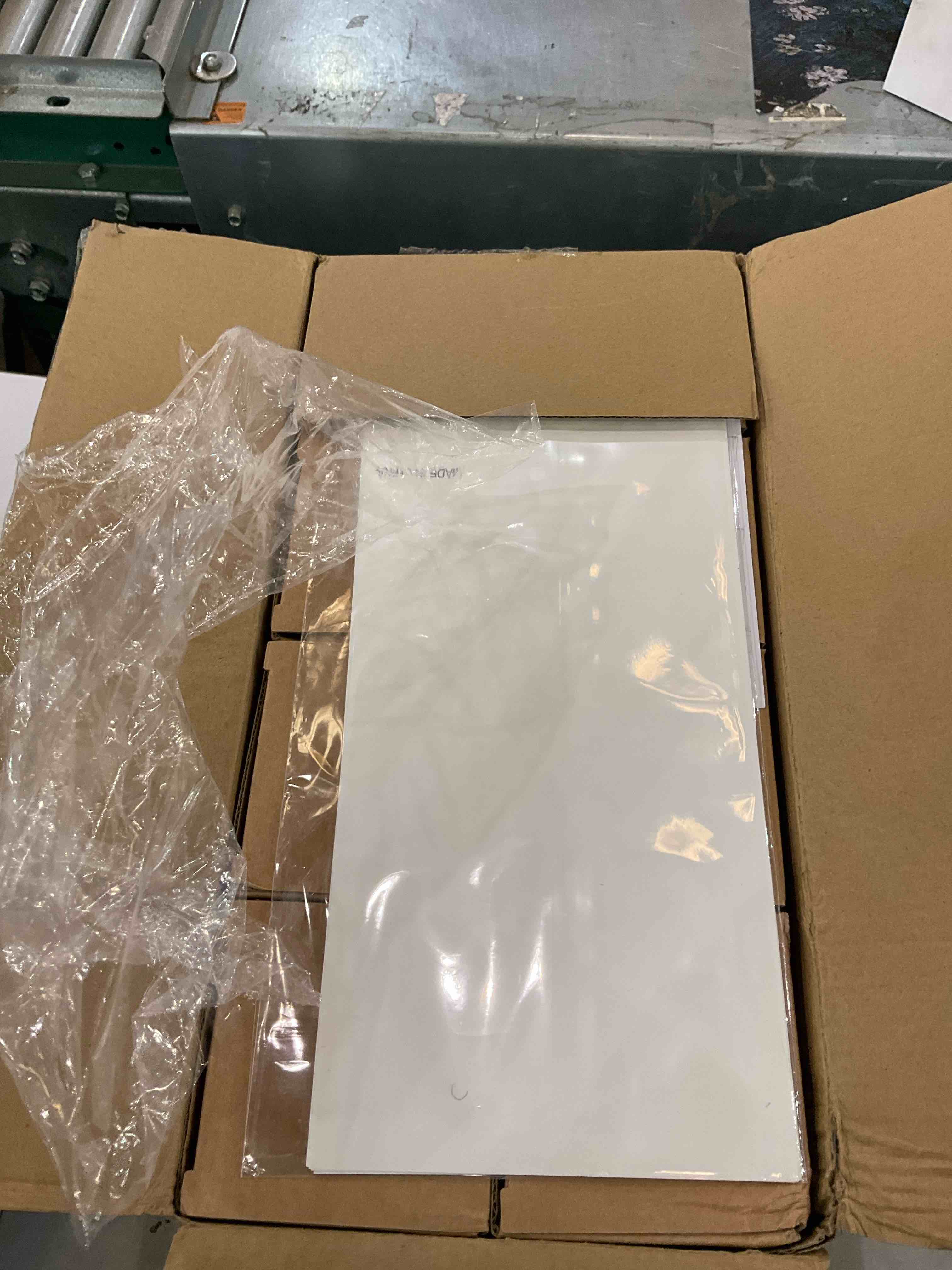 https://s3.amazonaws.com/lotting-images-prod/BargainHunt/EXS01577845_1716385428278.jpeg