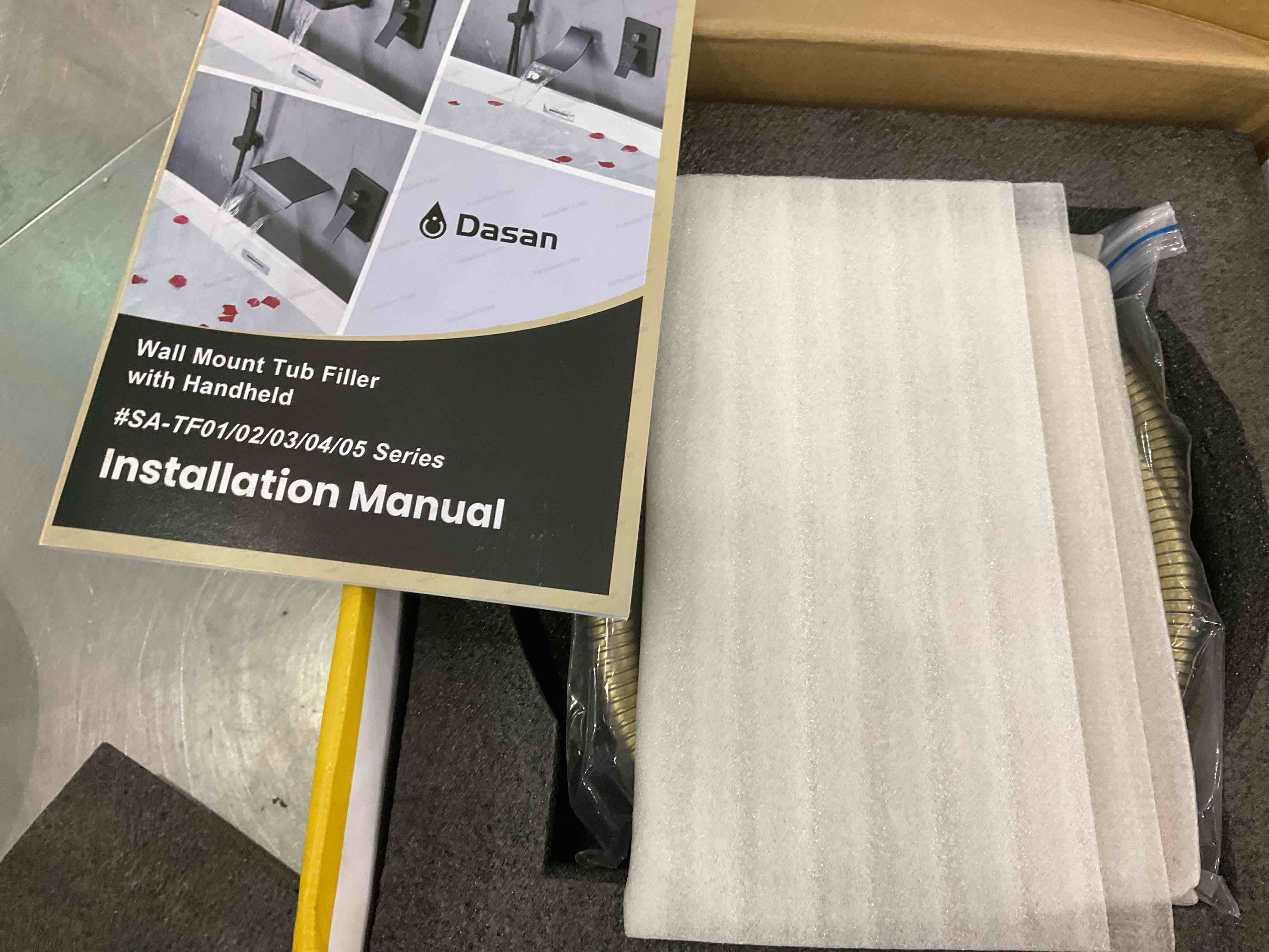 https://s3.amazonaws.com/lotting-images-prod/BargainHunt/EXS01577982_1716898363558.jpeg