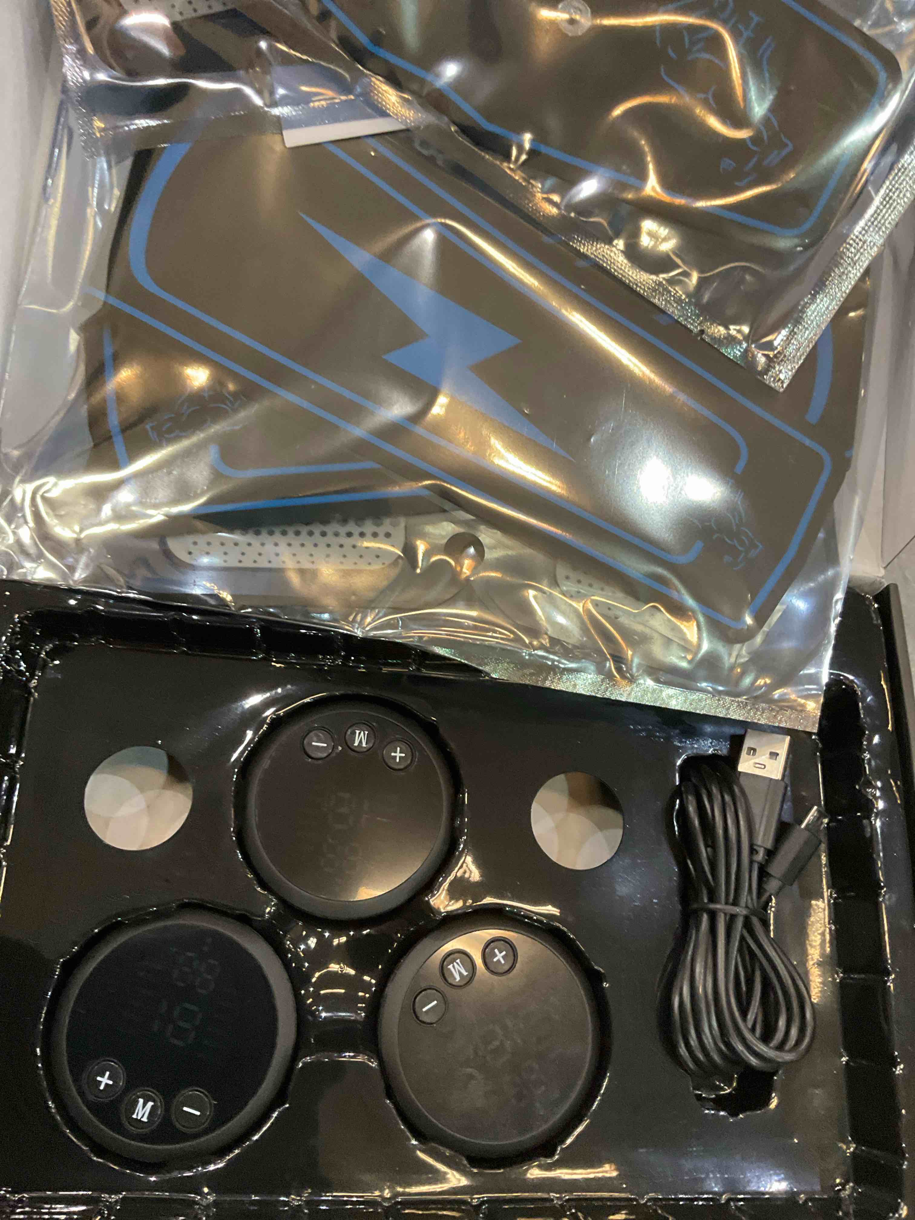 https://s3.amazonaws.com/lotting-images-prod/BargainHunt/EXS01578035_1717081635797.jpeg