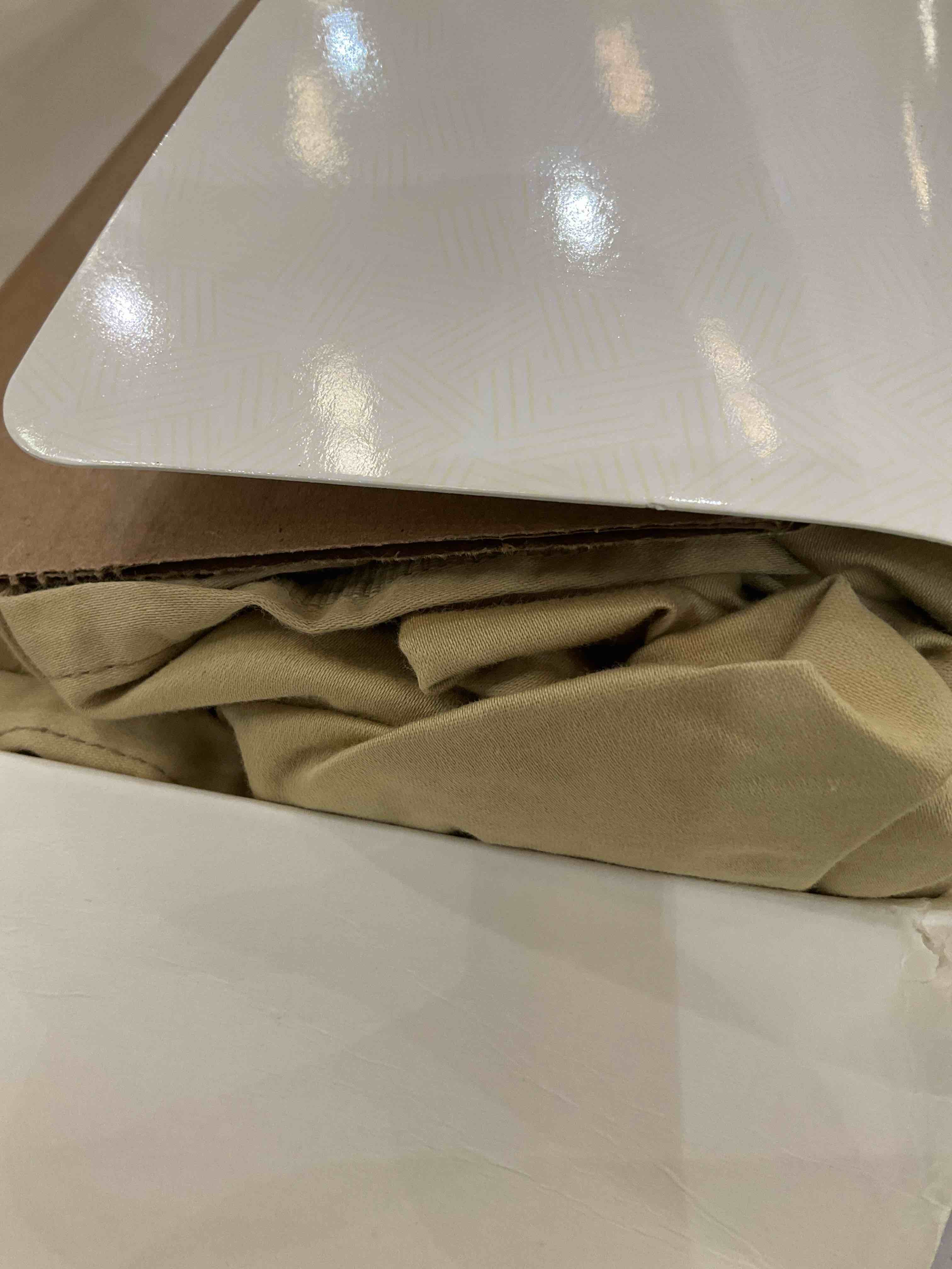 https://s3.amazonaws.com/lotting-images-prod/BargainHunt/EXS01578176_1717176715980.jpeg
