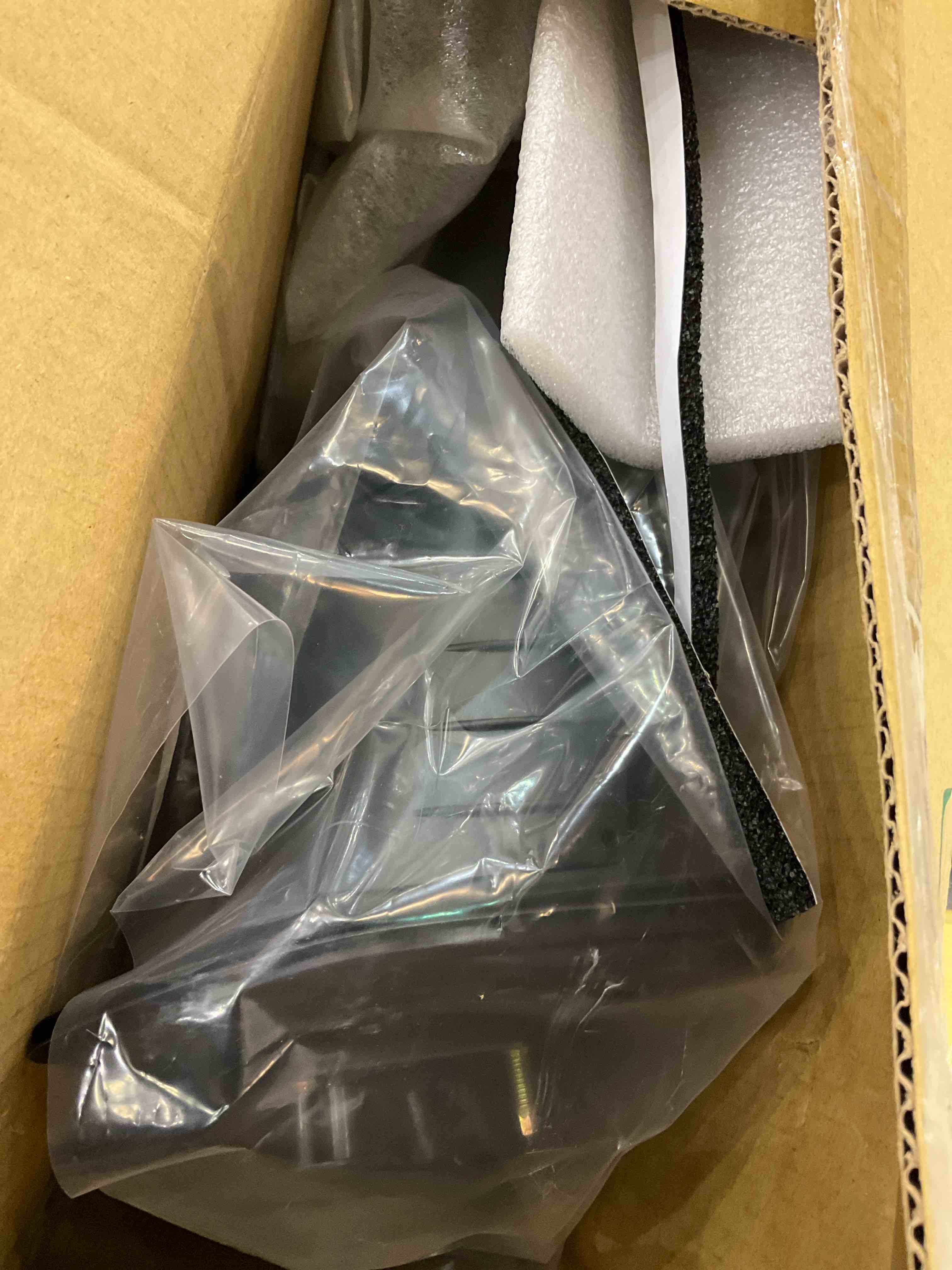 https://s3.amazonaws.com/lotting-images-prod/BargainHunt/EXS01578177_1717177685137.jpeg