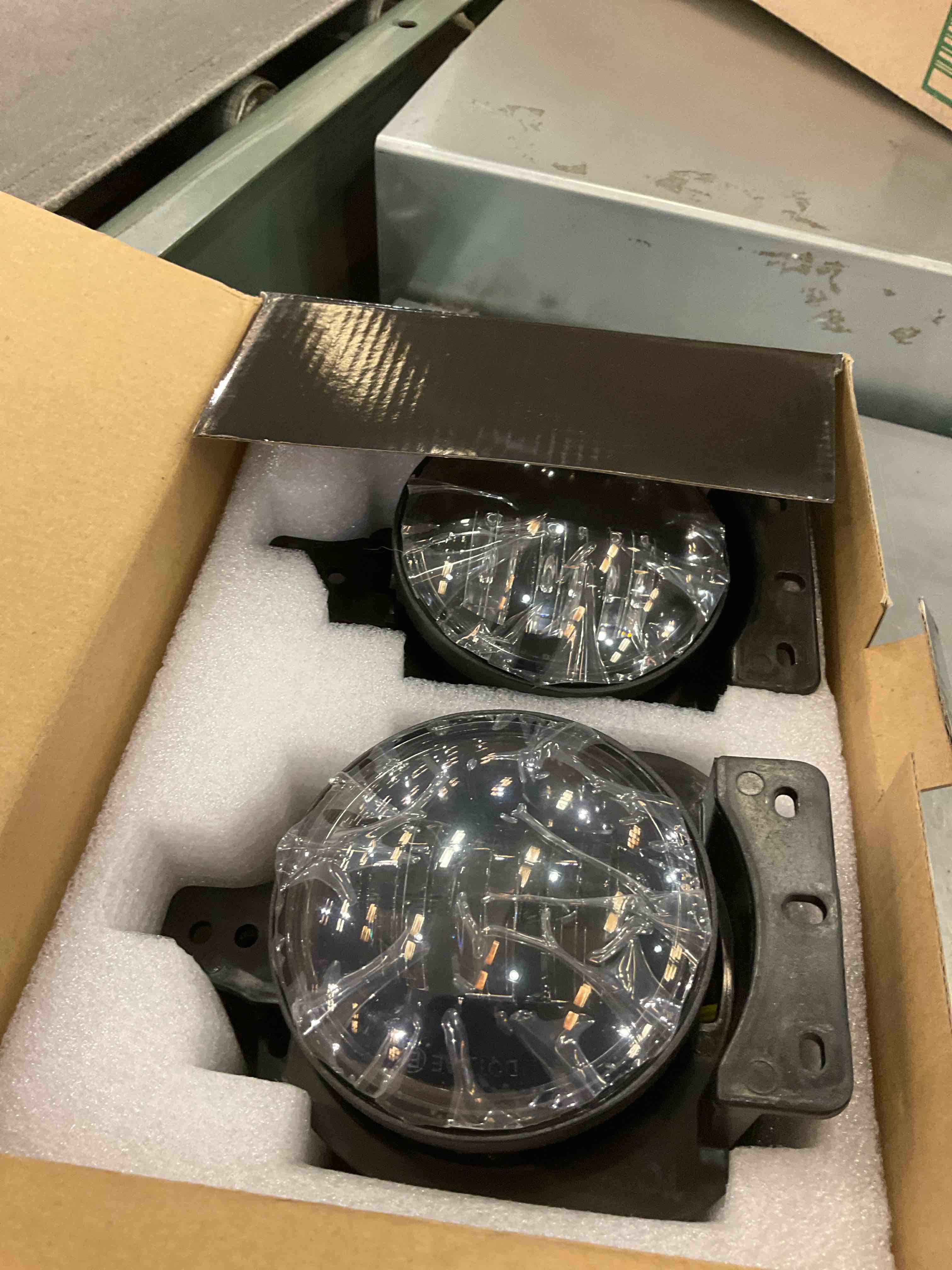 https://s3.amazonaws.com/lotting-images-prod/BargainHunt/EXS01578182_1717433683315.jpeg