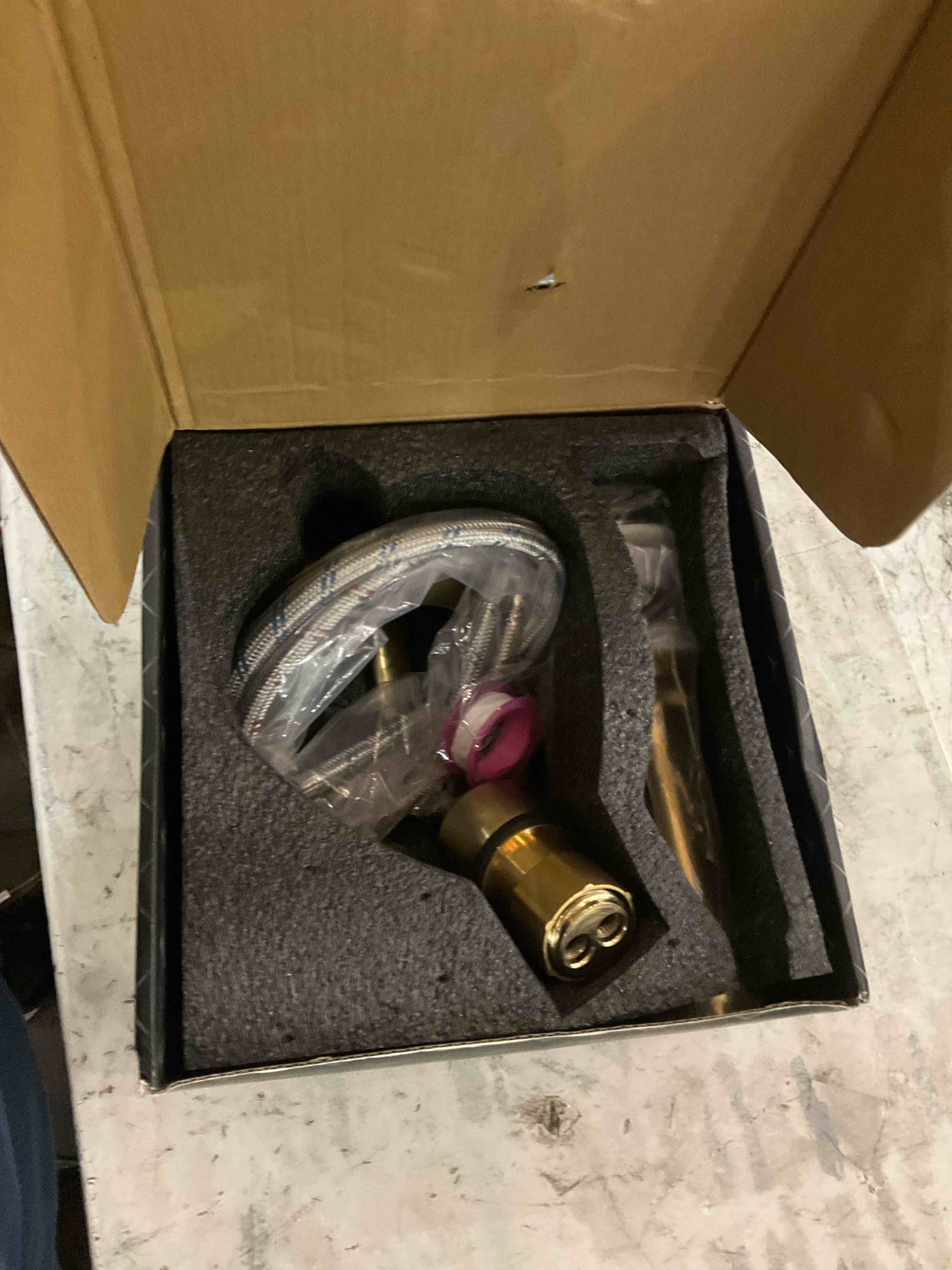 https://s3.amazonaws.com/lotting-images-prod/BargainHunt/EXS01578274_1718201268403.jpeg