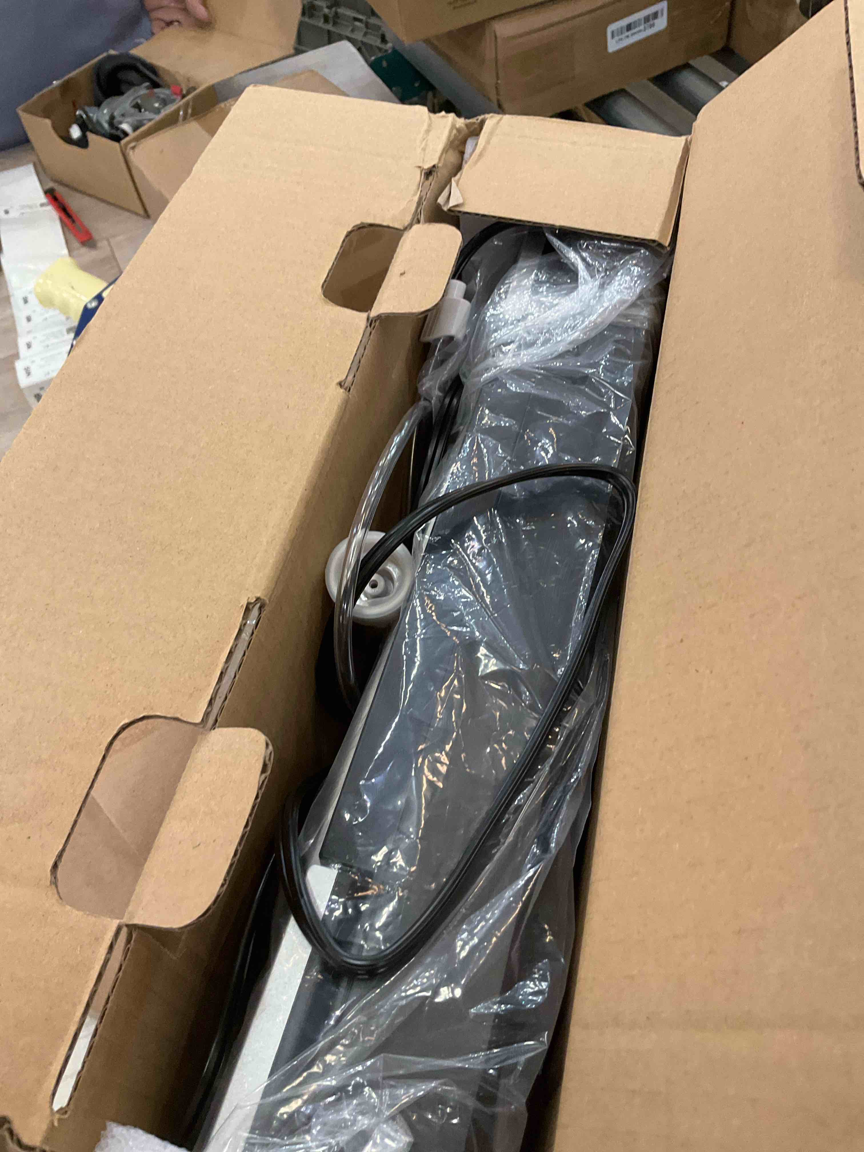 https://s3.amazonaws.com/lotting-images-prod/BargainHunt/EXS01578318_1718126692769.jpeg