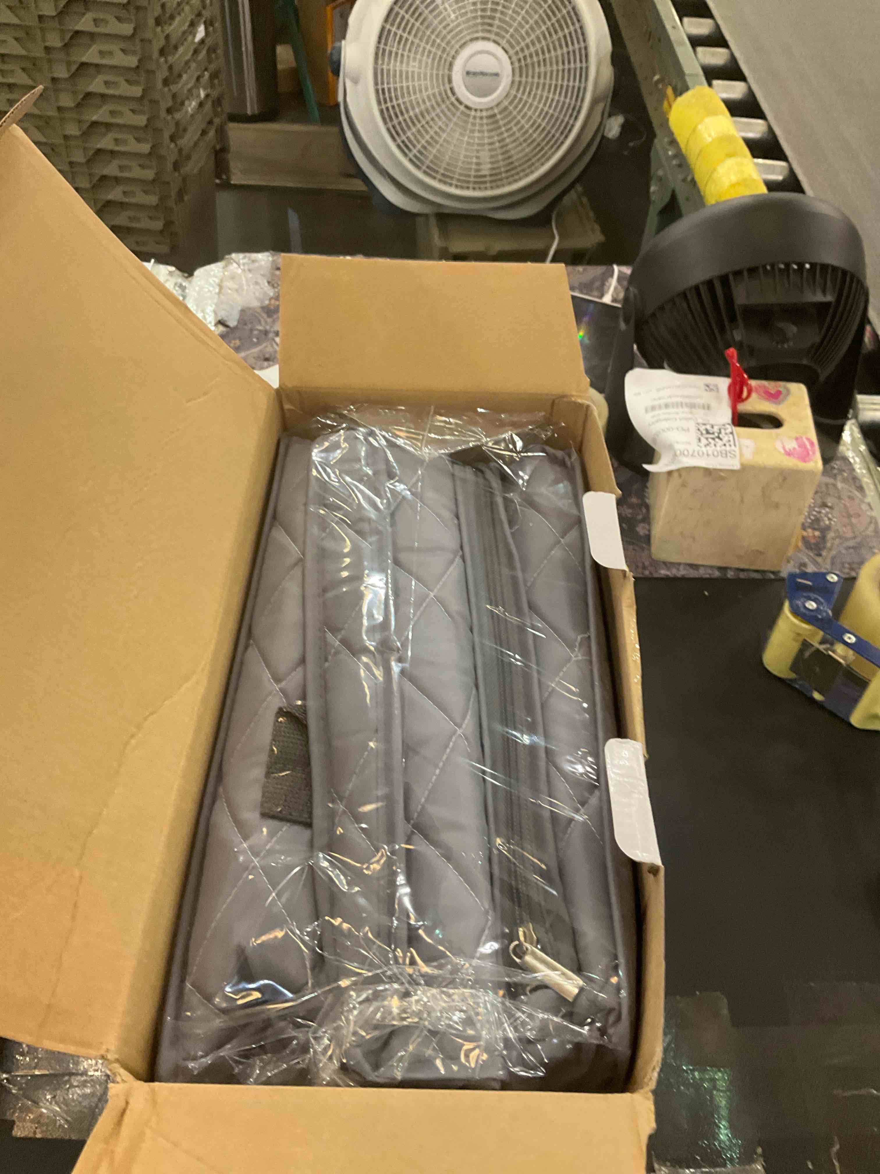 https://s3.amazonaws.com/lotting-images-prod/BargainHunt/EXS01578560_1715279899438.jpeg