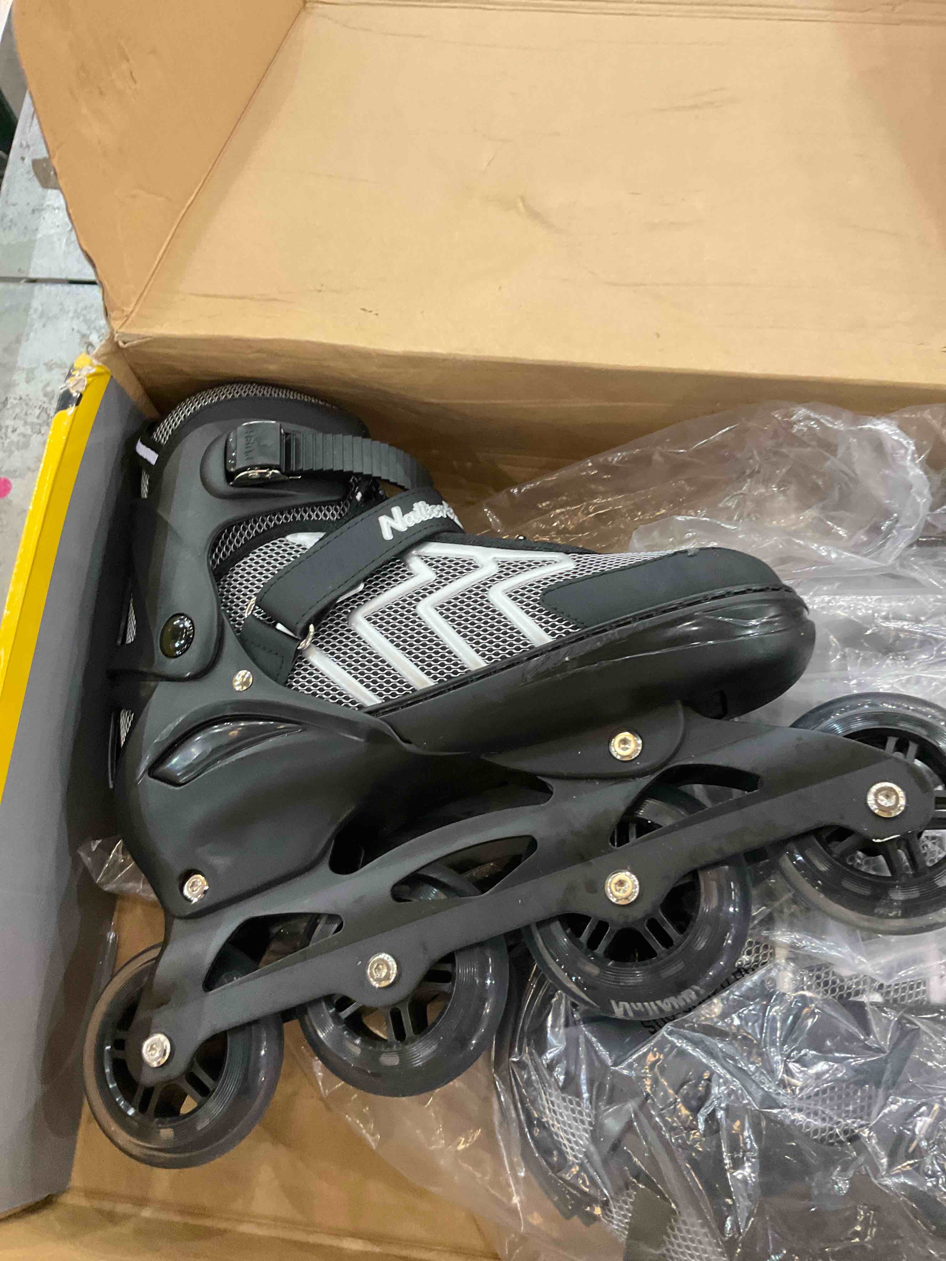 https://s3.amazonaws.com/lotting-images-prod/BargainHunt/EXS01578761_1716298407440.jpeg