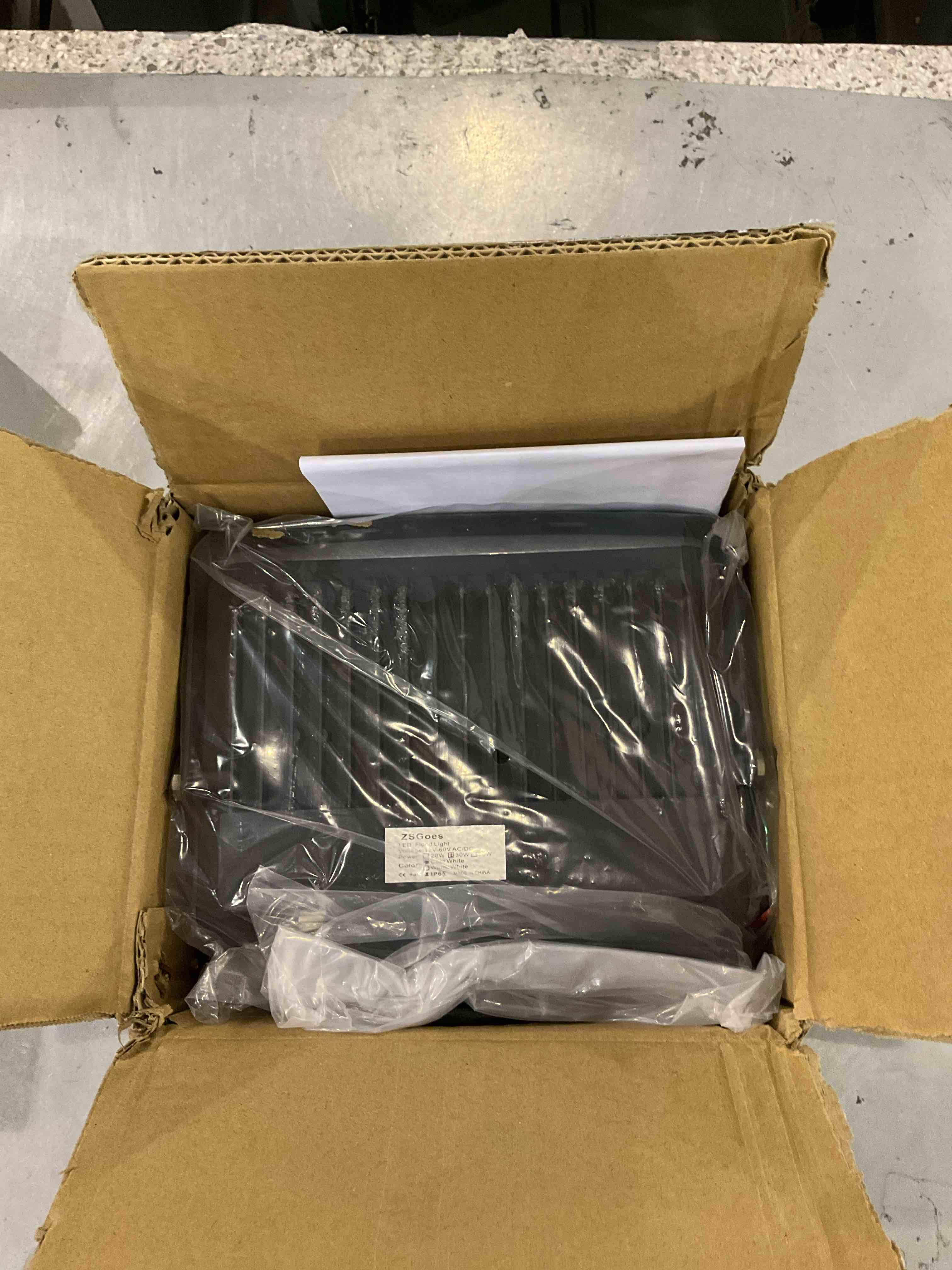 https://s3.amazonaws.com/lotting-images-prod/BargainHunt/EXS01578796_1716377948030.jpeg