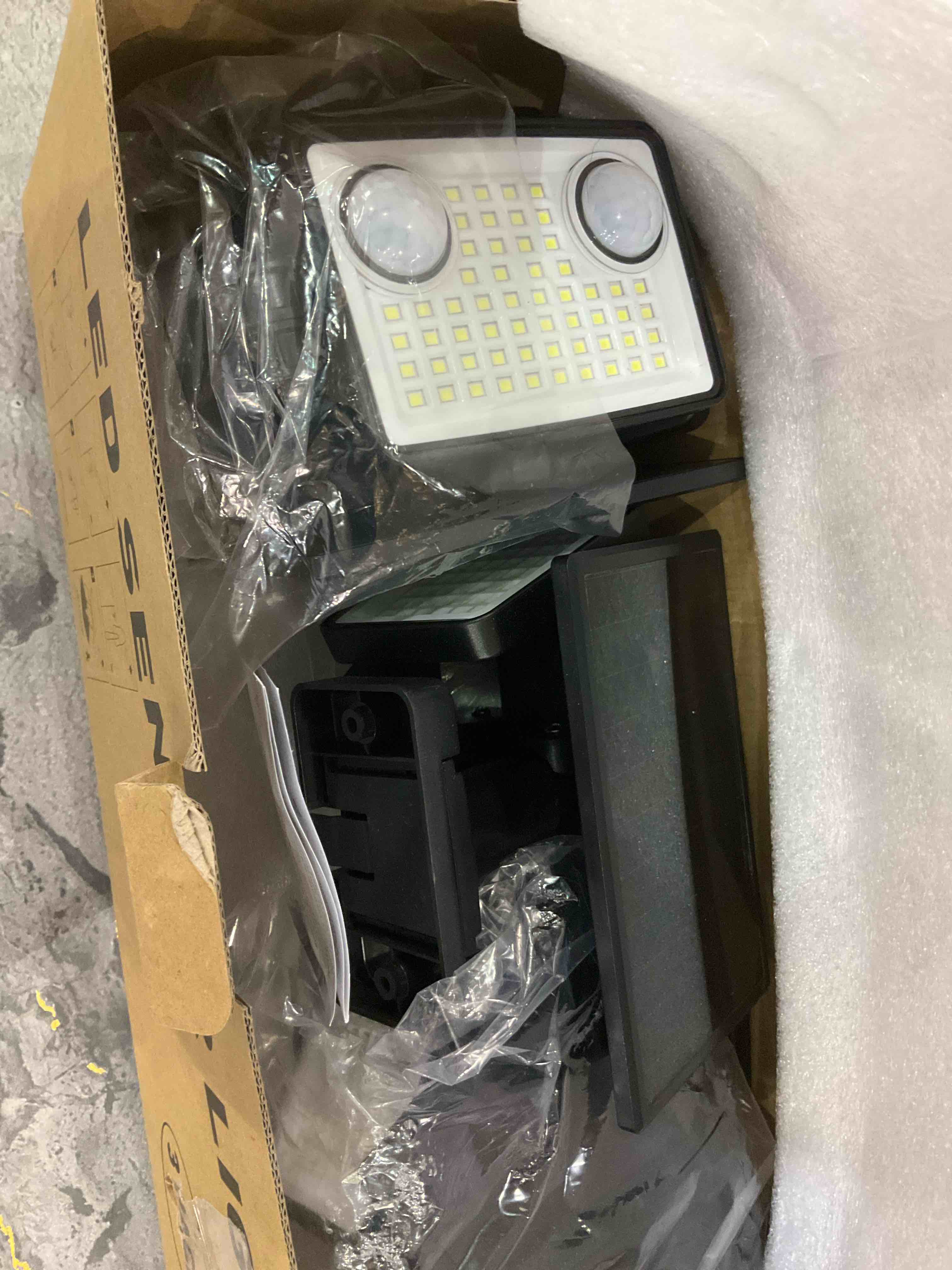 https://s3.amazonaws.com/lotting-images-prod/BargainHunt/EXS01578822_1716464100343.jpeg
