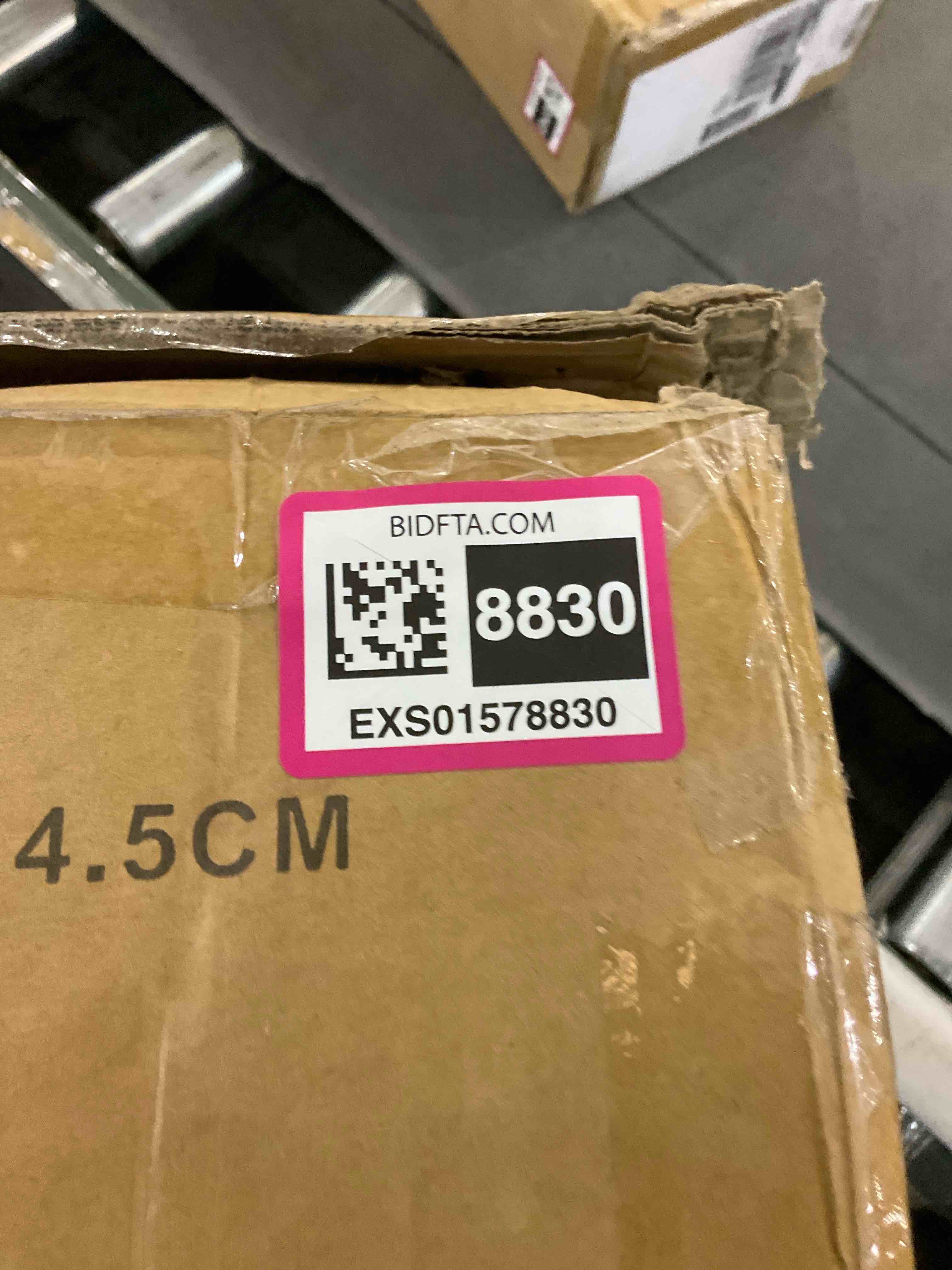 https://s3.amazonaws.com/lotting-images-prod/BargainHunt/EXS01578830_1716564550472.jpeg