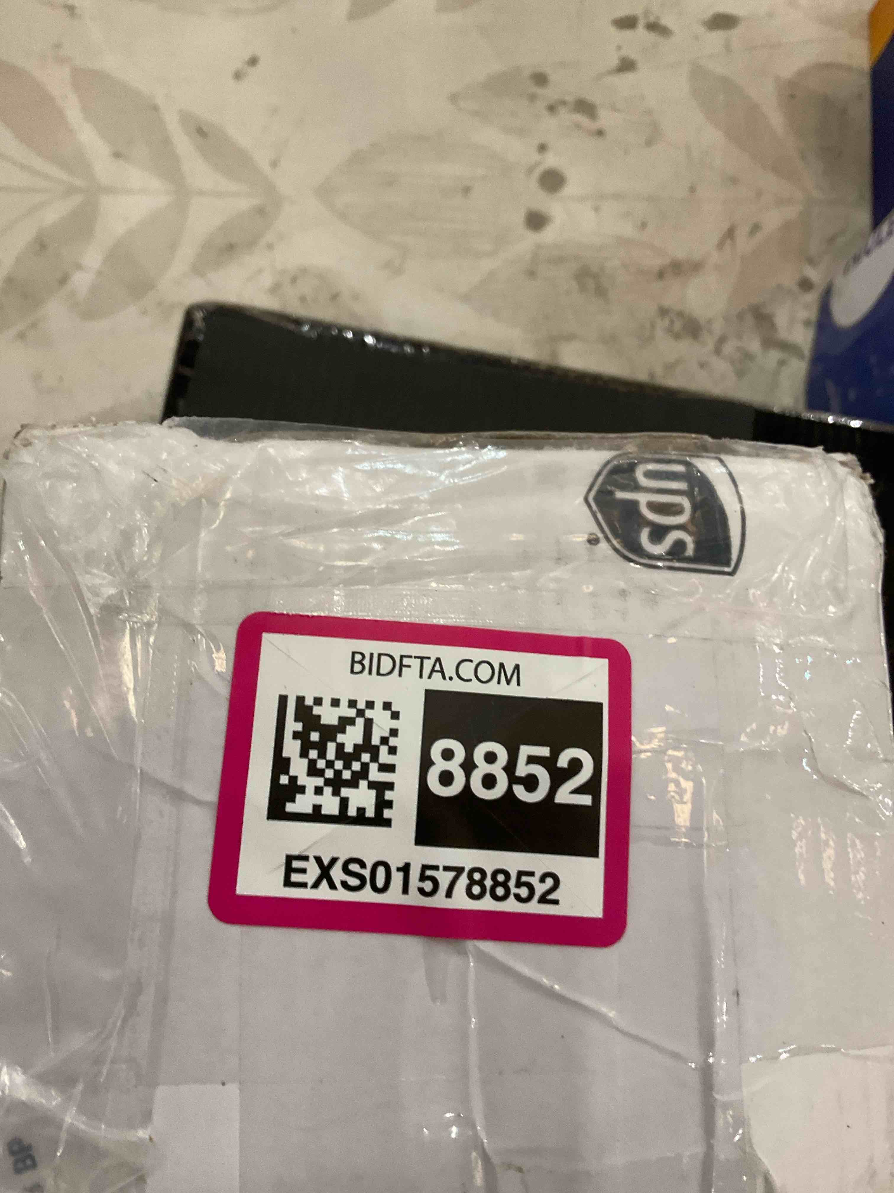 https://s3.amazonaws.com/lotting-images-prod/BargainHunt/EXS01578852_1716905693336.jpeg