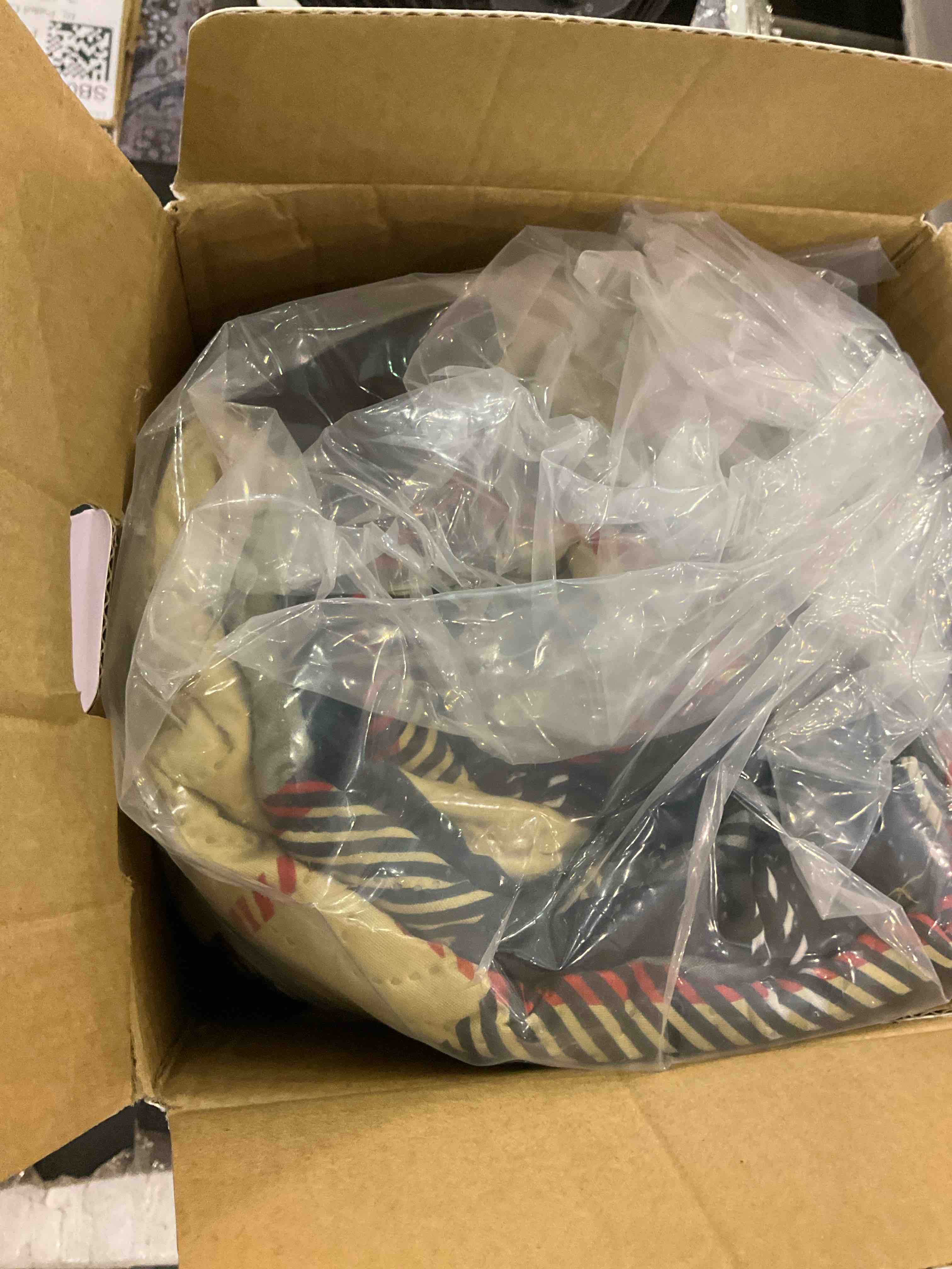 https://s3.amazonaws.com/lotting-images-prod/BargainHunt/EXS01578862_1716549519032.jpeg