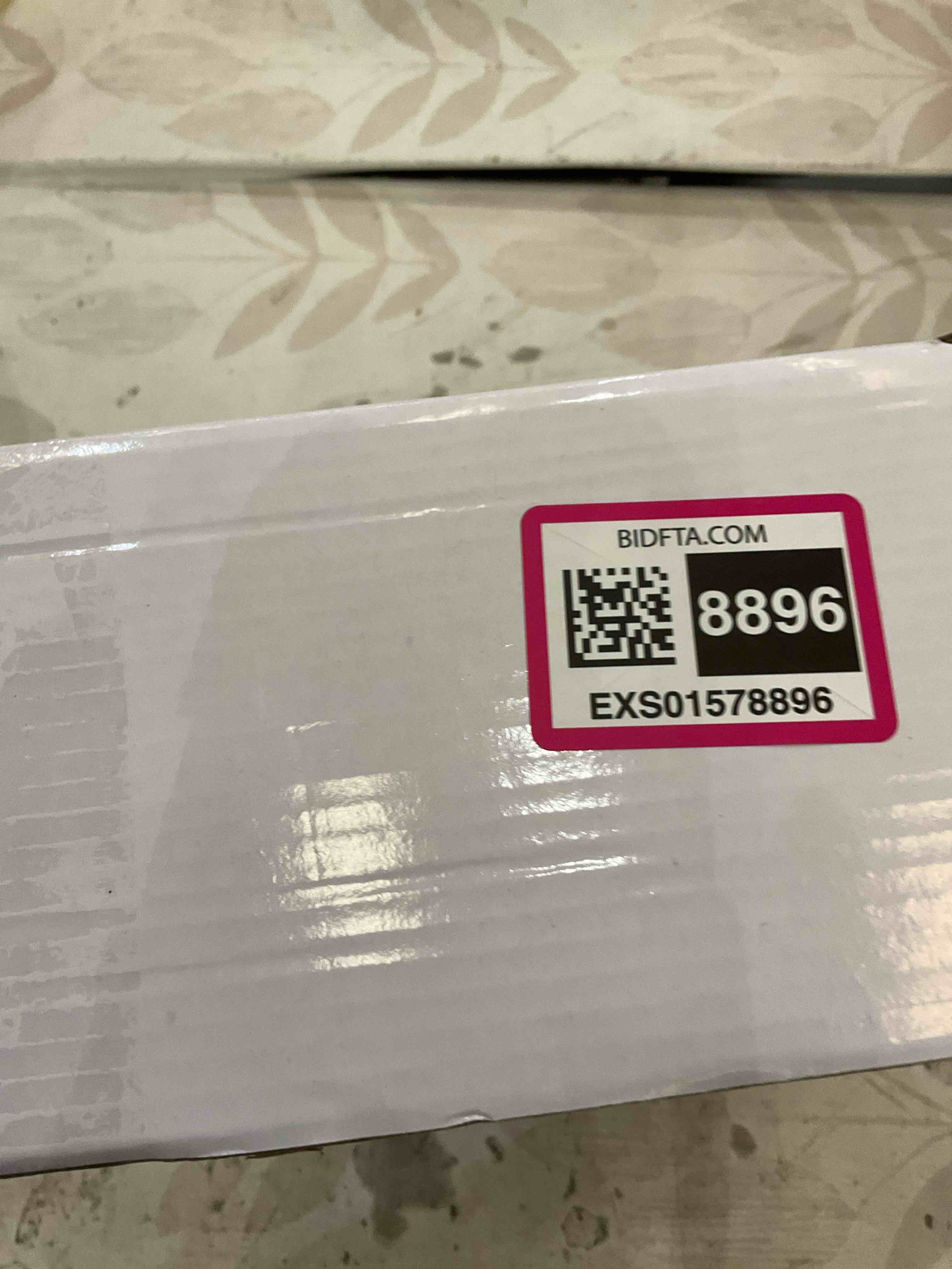 https://s3.amazonaws.com/lotting-images-prod/BargainHunt/EXS01578896_1716904012073.jpeg