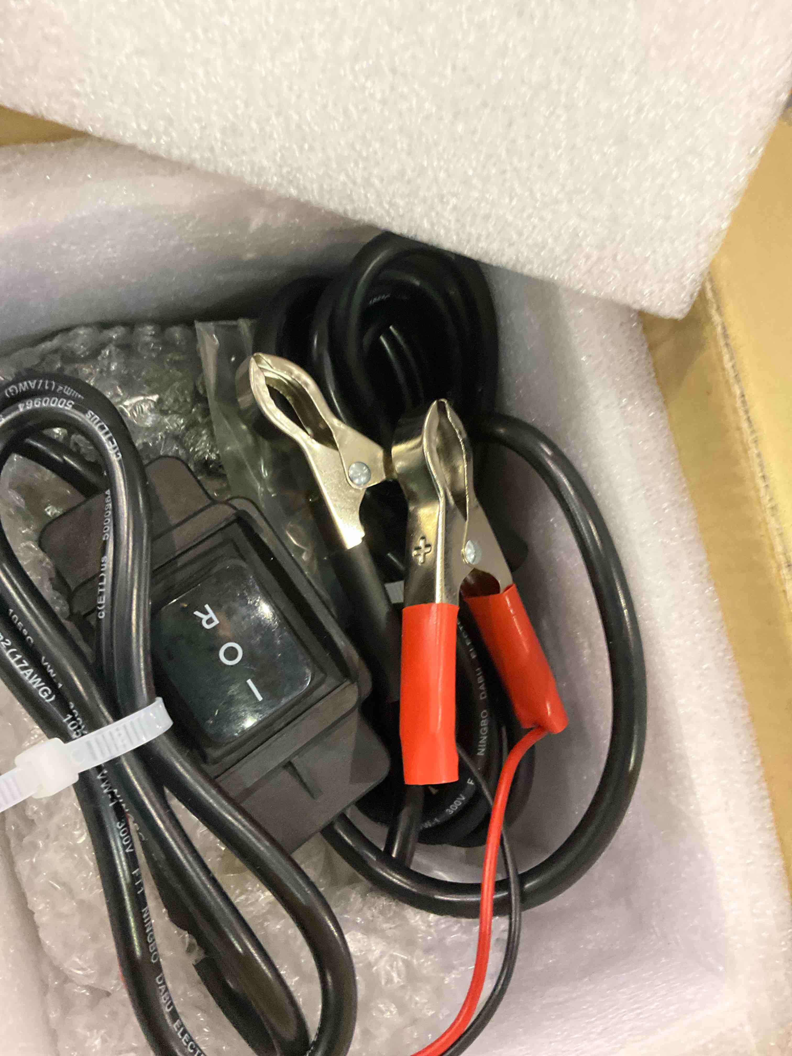 https://s3.amazonaws.com/lotting-images-prod/BargainHunt/EXS01578917_1717154330943.jpeg