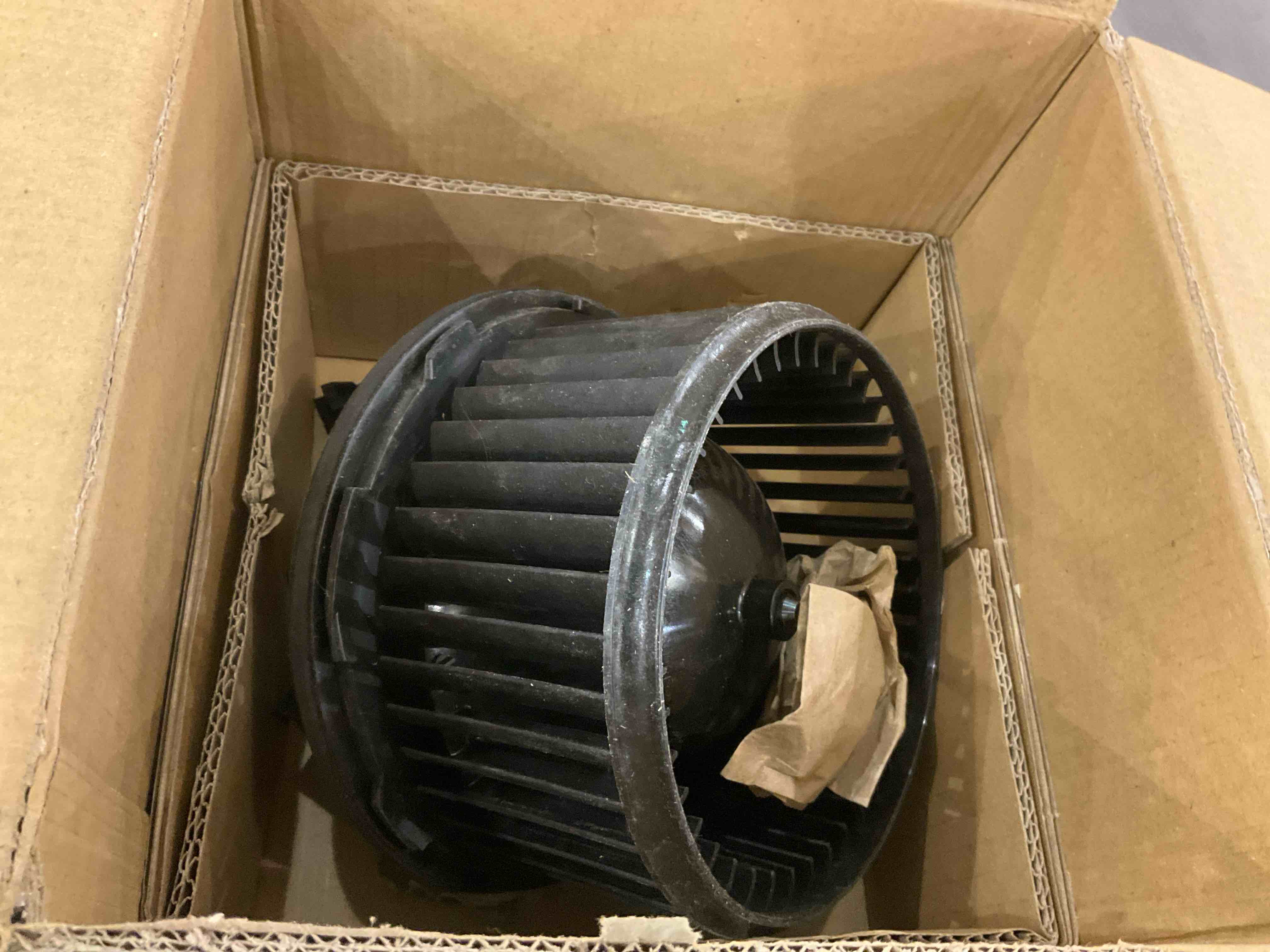 https://s3.amazonaws.com/lotting-images-prod/BargainHunt/EXS01578931_1716898677496.jpeg
