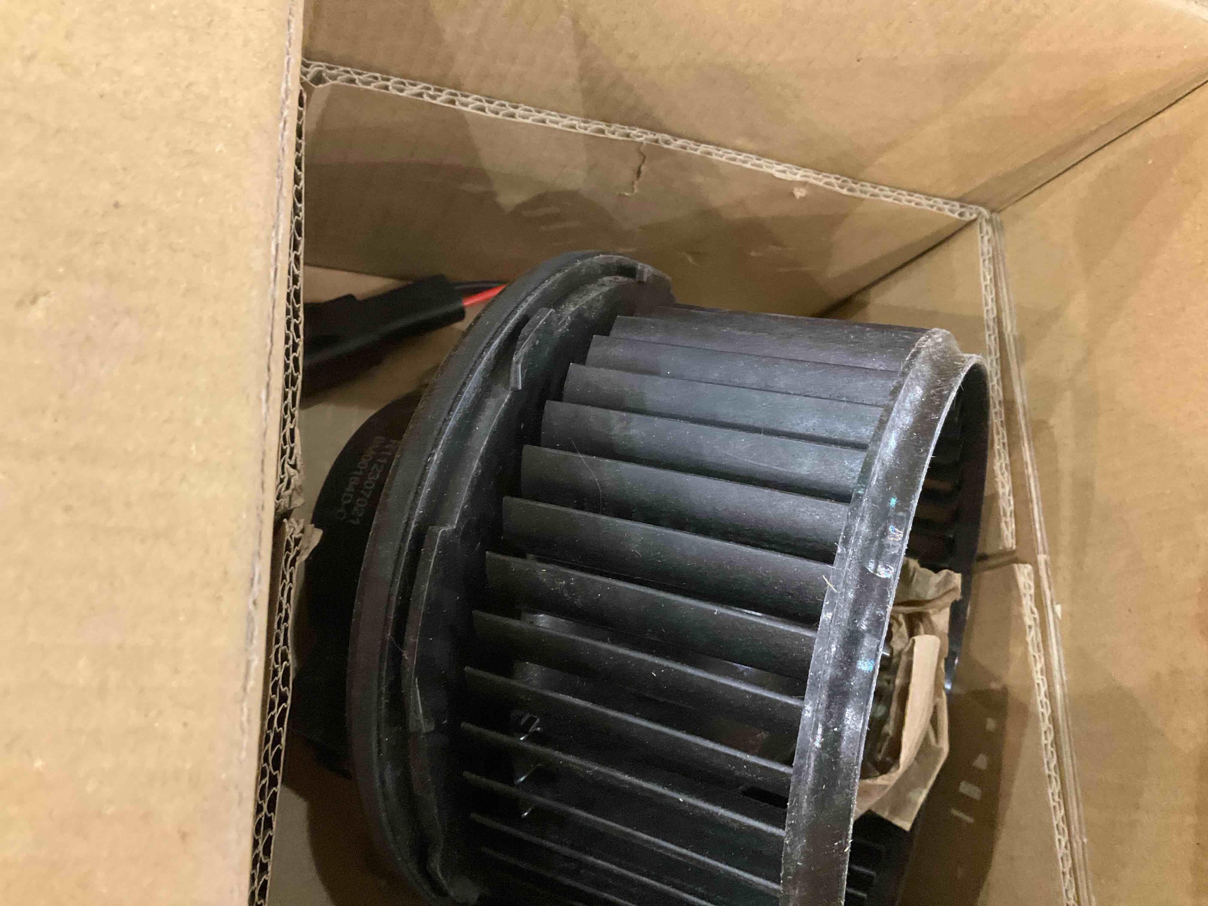 https://s3.amazonaws.com/lotting-images-prod/BargainHunt/EXS01578931_1716898680268.jpeg