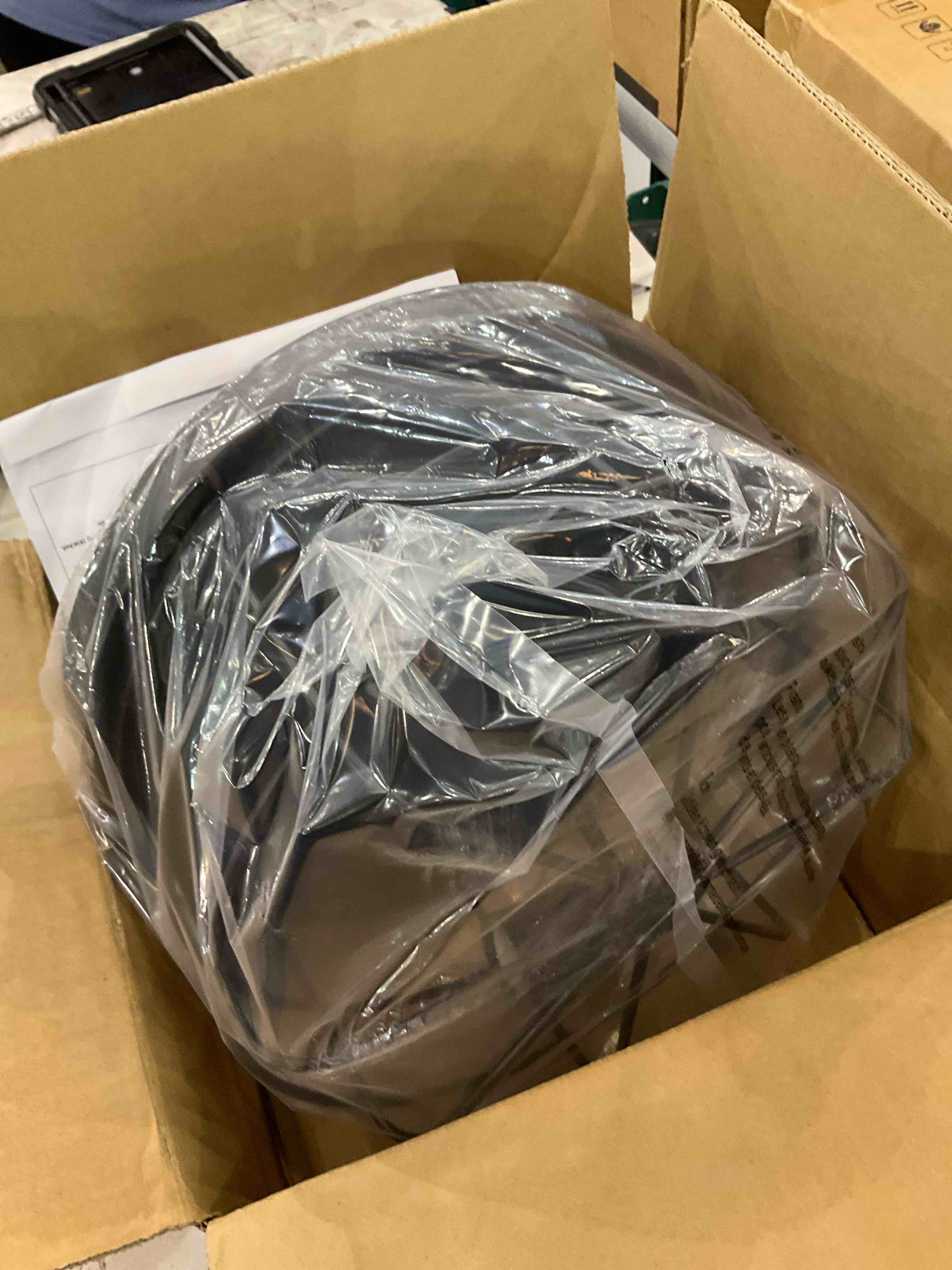 https://s3.amazonaws.com/lotting-images-prod/BargainHunt/EXS01578948_1716900680135.jpeg