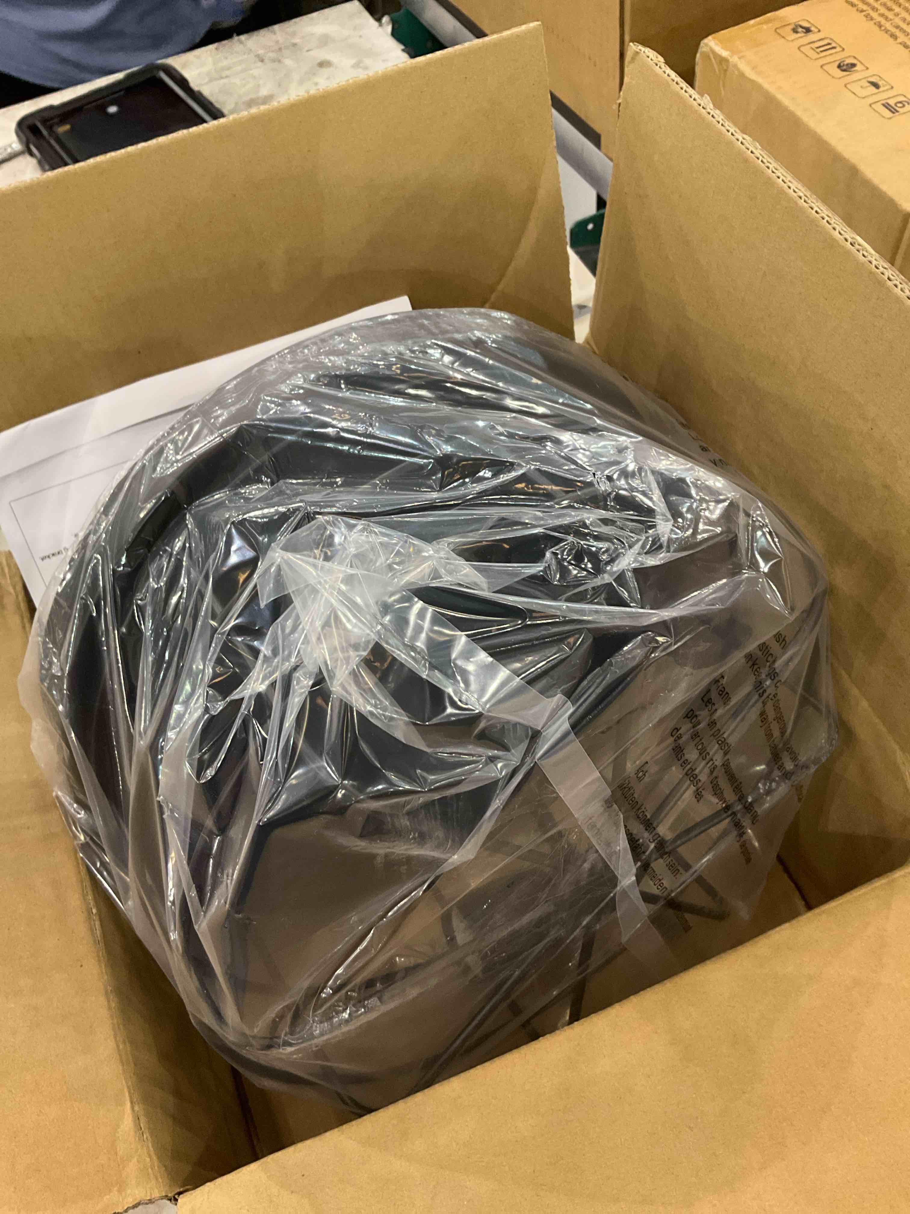 https://s3.amazonaws.com/lotting-images-prod/BargainHunt/EXS01578948_1716900681114.jpeg