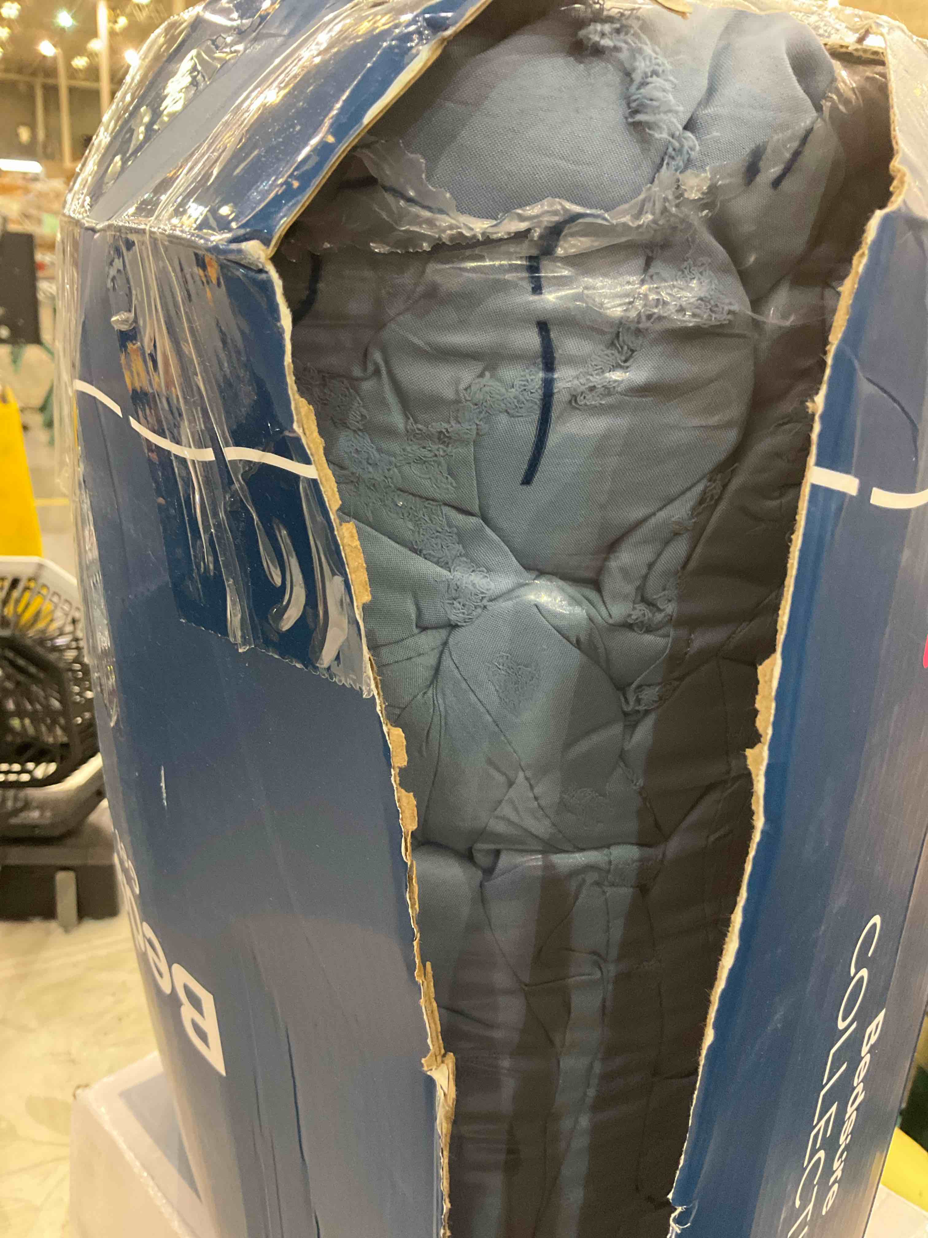https://s3.amazonaws.com/lotting-images-prod/BargainHunt/EXS01578957_1716900220189.jpeg