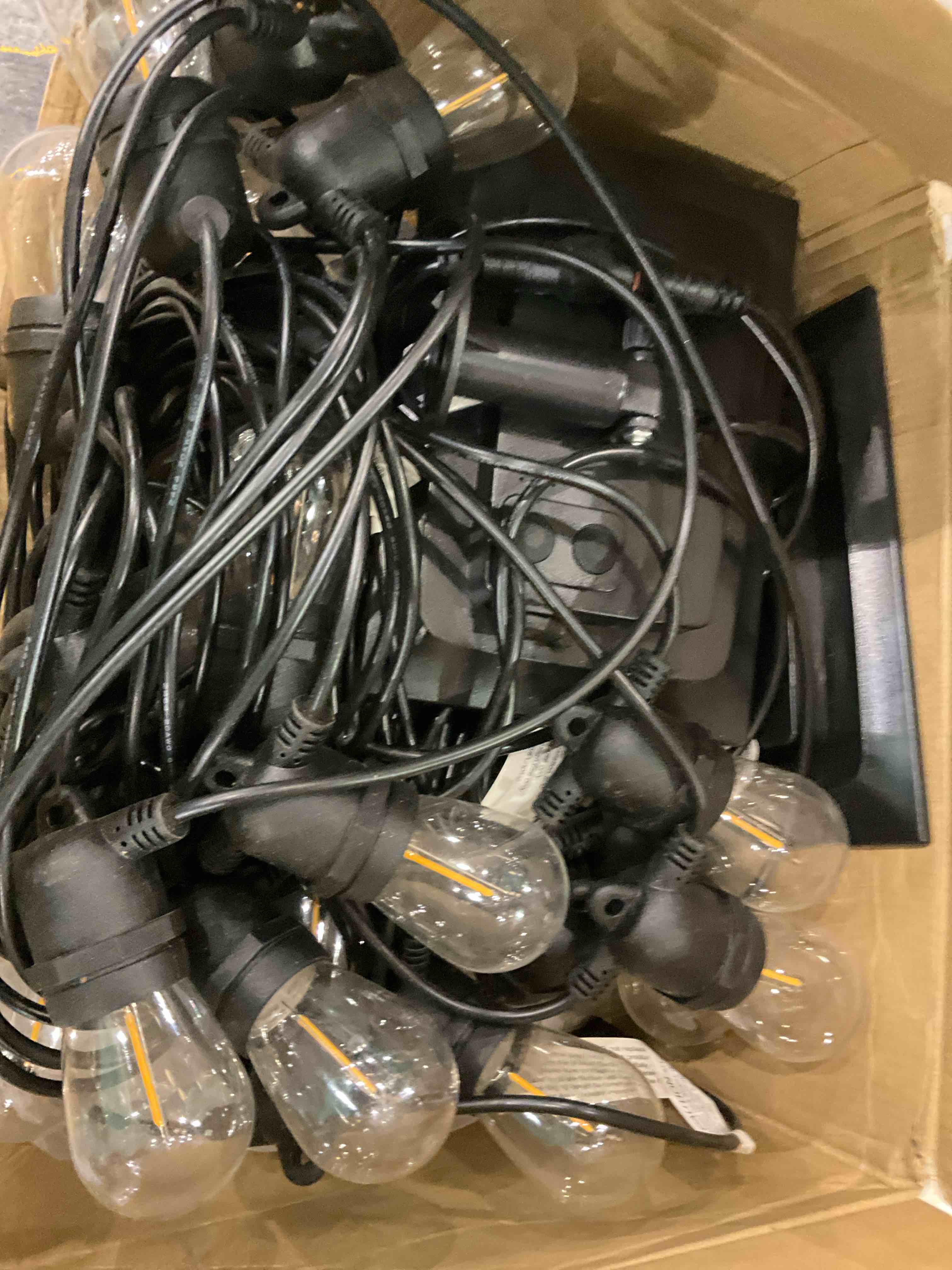 https://s3.amazonaws.com/lotting-images-prod/BargainHunt/EXS01579394_1717154874303.jpeg