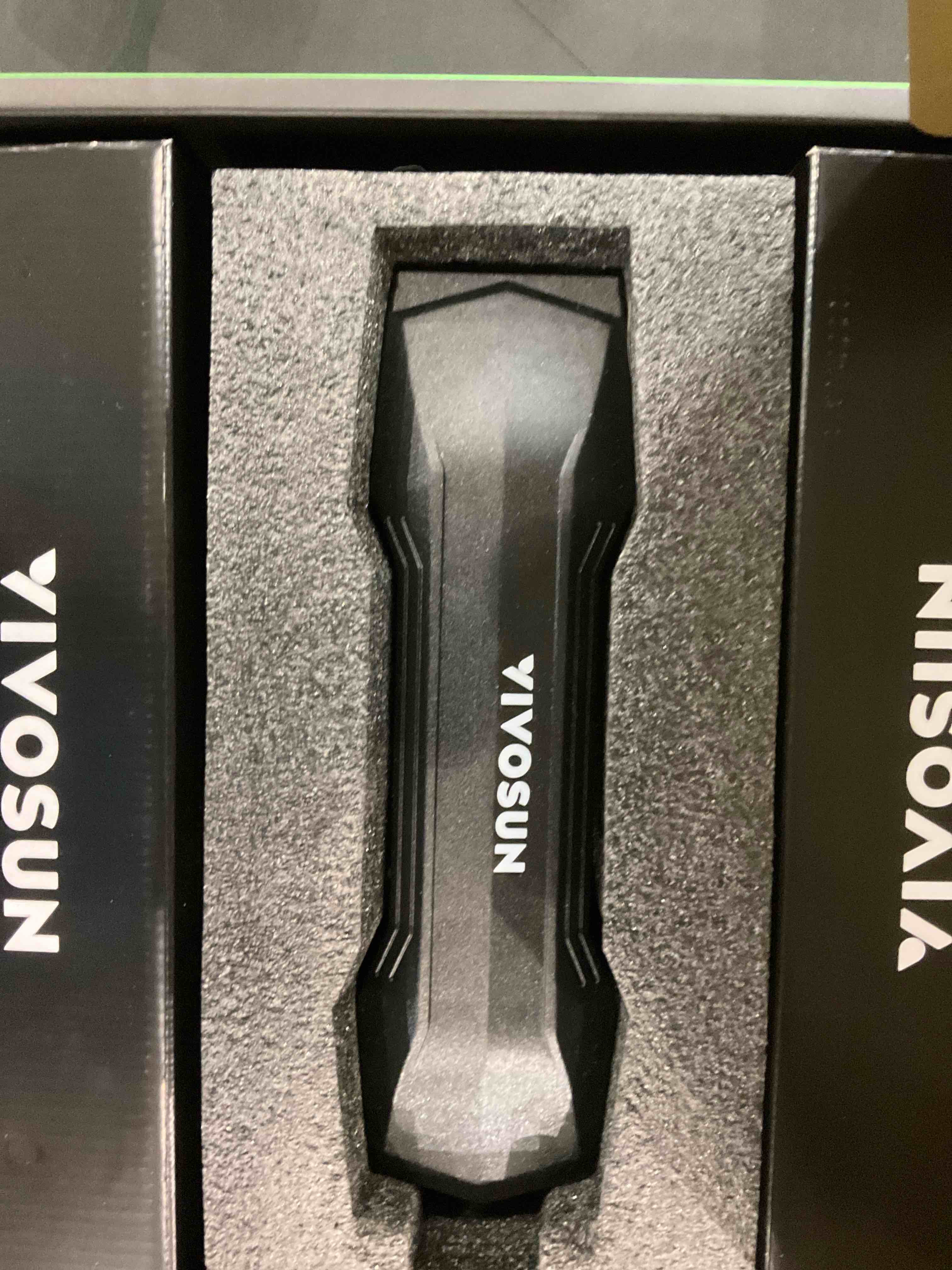 https://s3.amazonaws.com/lotting-images-prod/BargainHunt/EXS01579415_1716464011289.jpeg