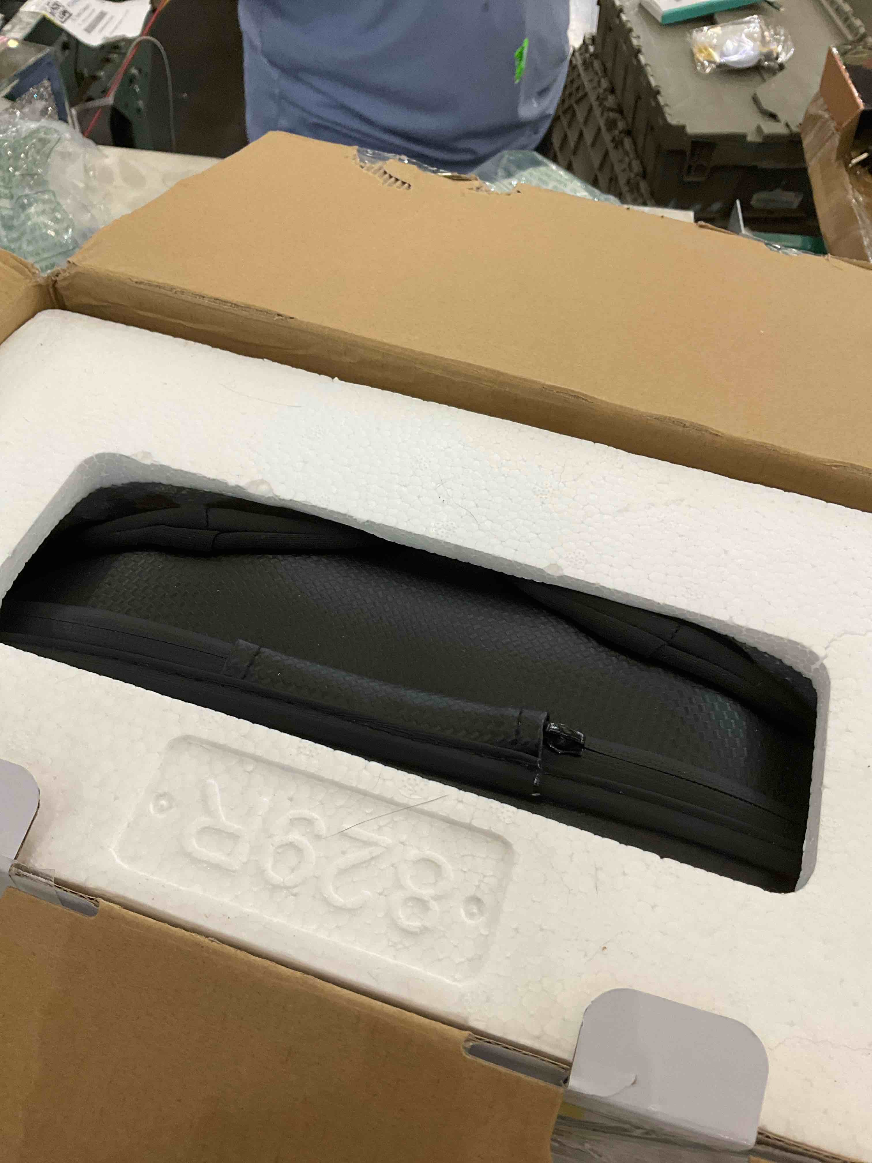 https://s3.amazonaws.com/lotting-images-prod/BargainHunt/EXS01579424_1716906148479.jpeg