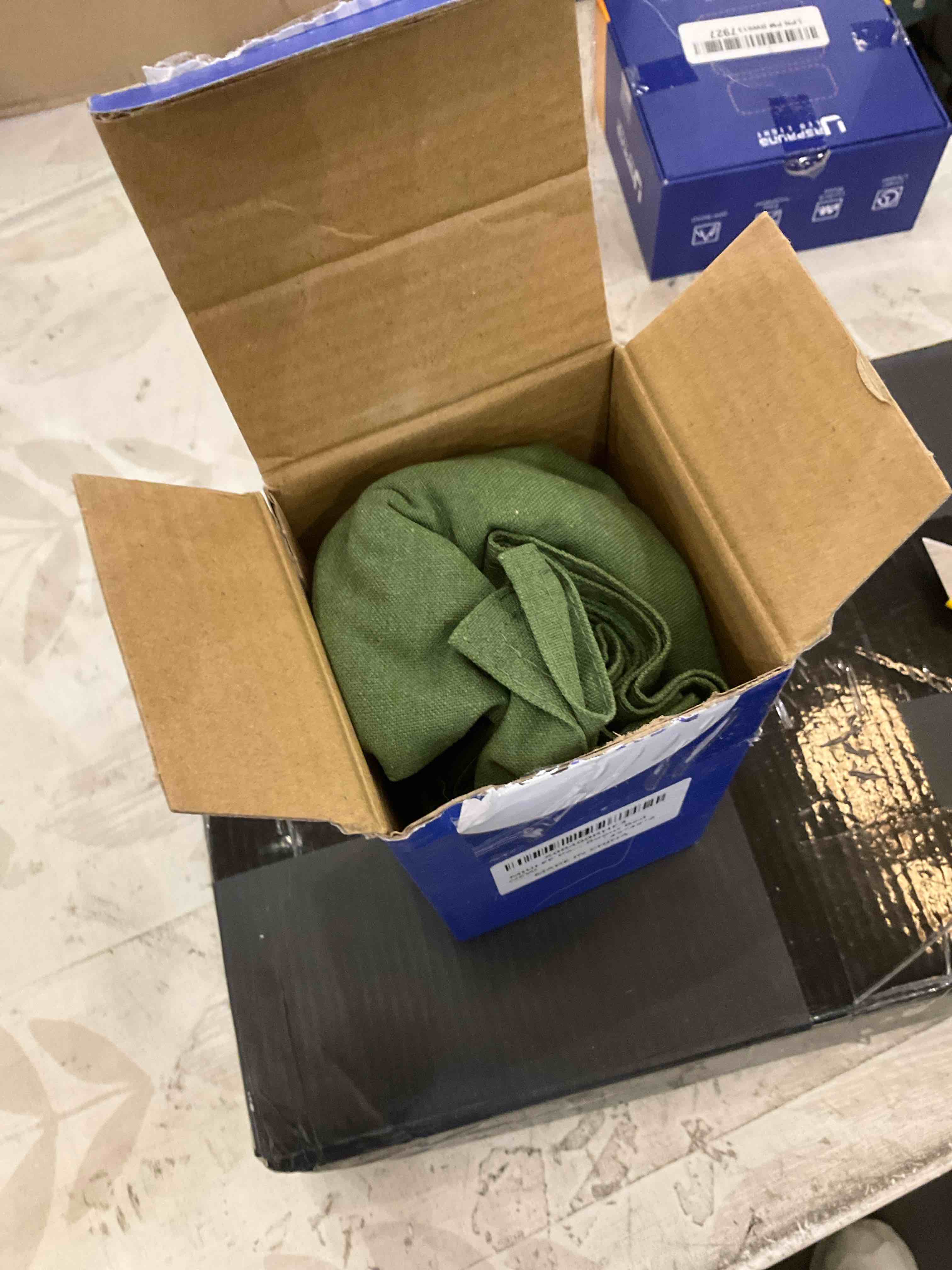 https://s3.amazonaws.com/lotting-images-prod/BargainHunt/EXS01579457_1716905775522.jpeg