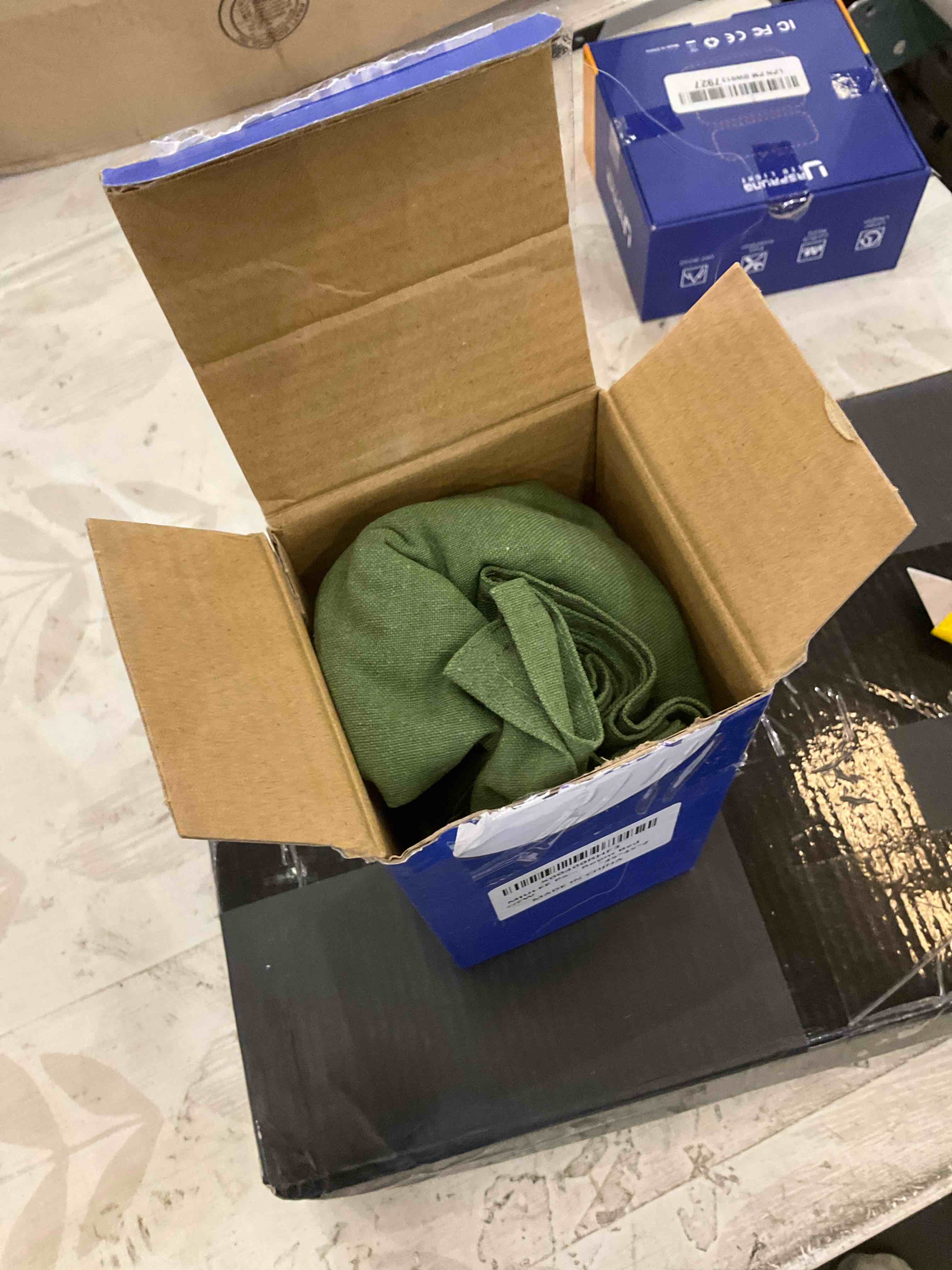 https://s3.amazonaws.com/lotting-images-prod/BargainHunt/EXS01579457_1716905776438.jpeg
