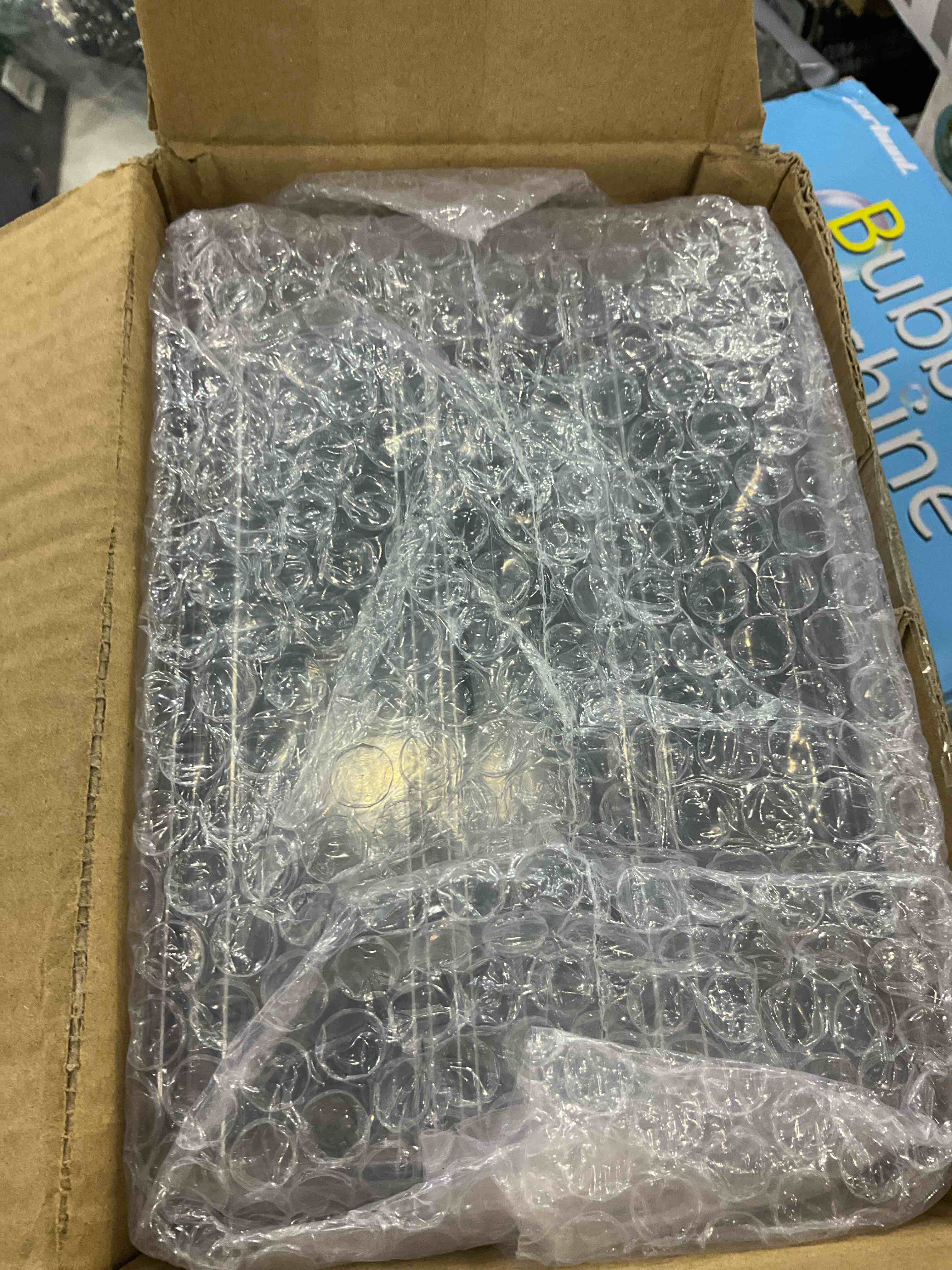 https://s3.amazonaws.com/lotting-images-prod/BargainHunt/EXS01579503_1715944805711.jpeg