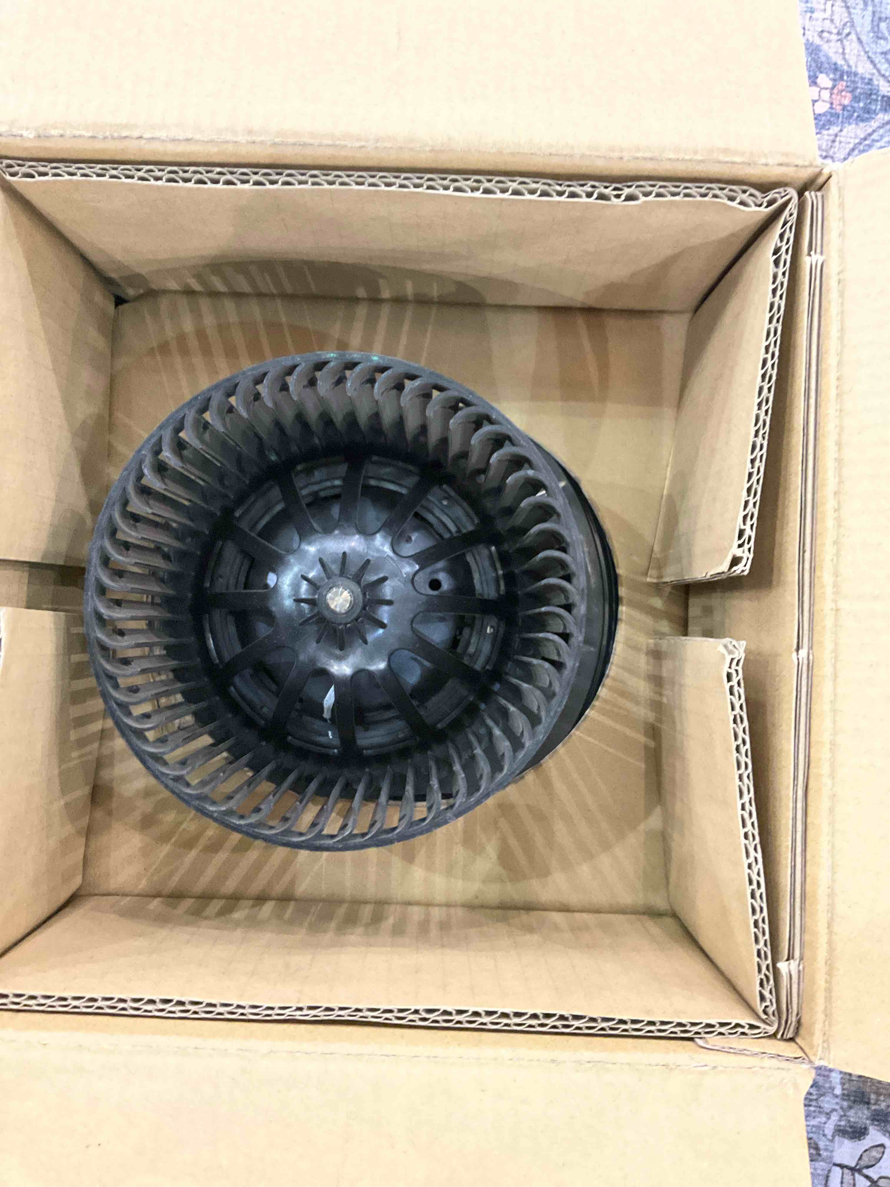 https://s3.amazonaws.com/lotting-images-prod/BargainHunt/EXS01579583_1715959072840.jpeg
