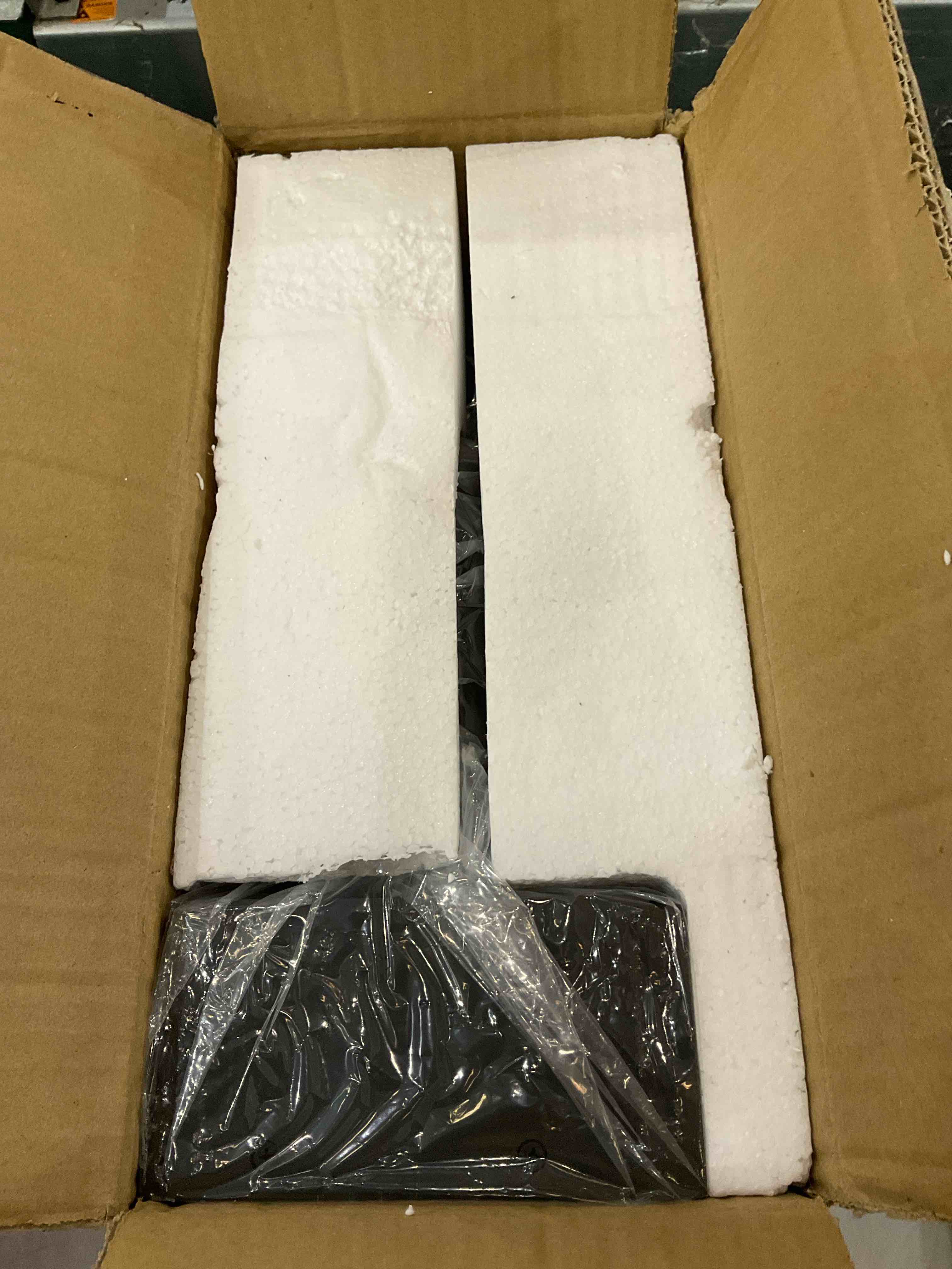 https://s3.amazonaws.com/lotting-images-prod/BargainHunt/EXS01580711_1715348005755.jpeg