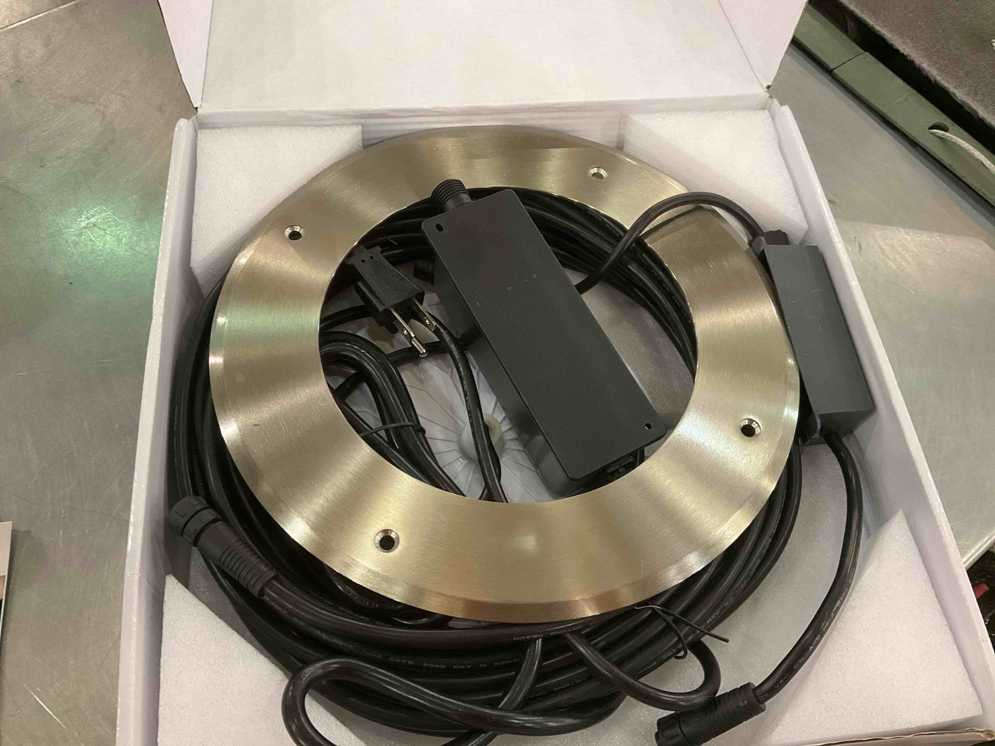 https://s3.amazonaws.com/lotting-images-prod/BargainHunt/EXS01581180_1715086038339.jpeg