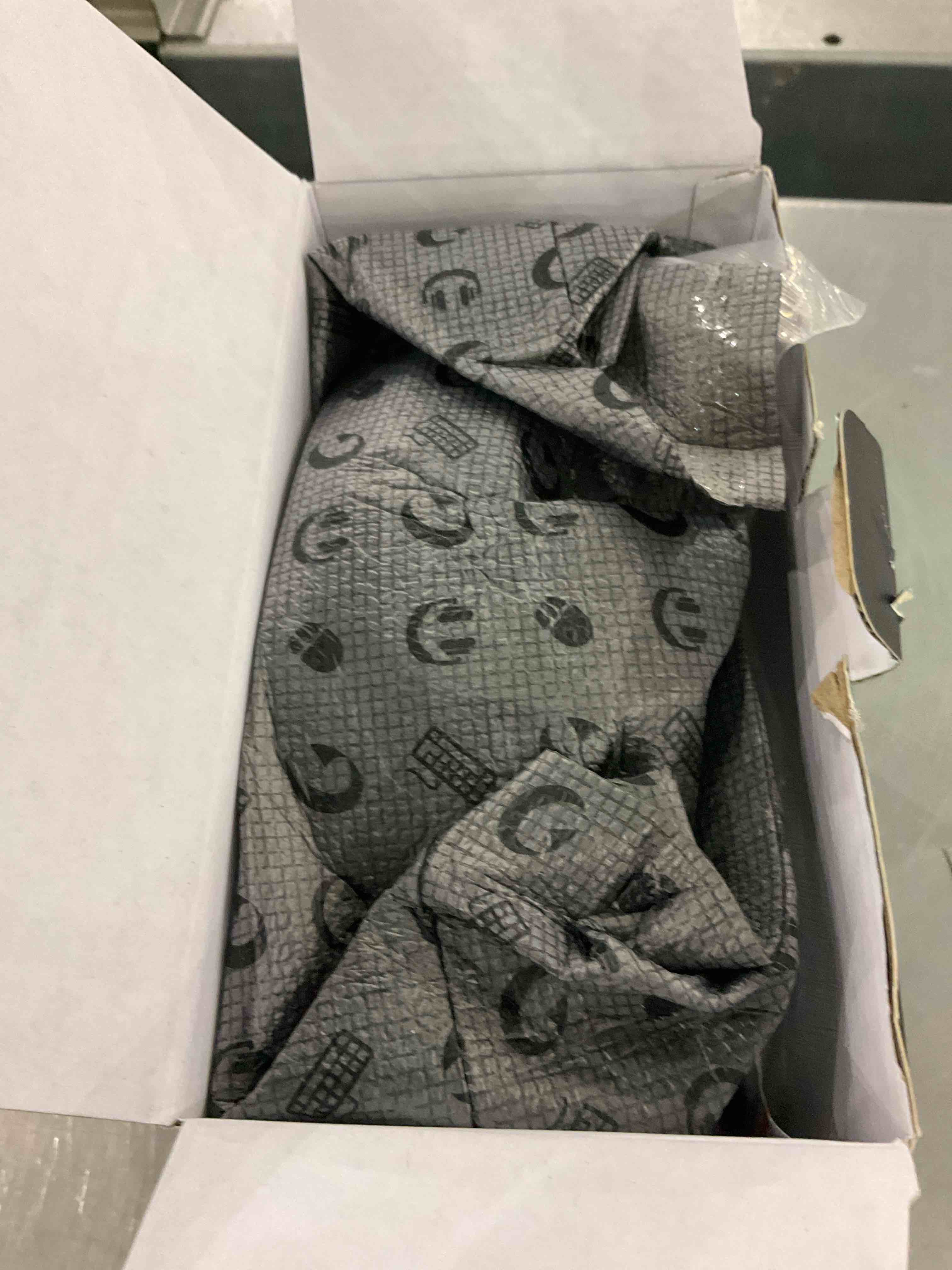 https://s3.amazonaws.com/lotting-images-prod/BargainHunt/EXS01581192_1715257546713.jpeg