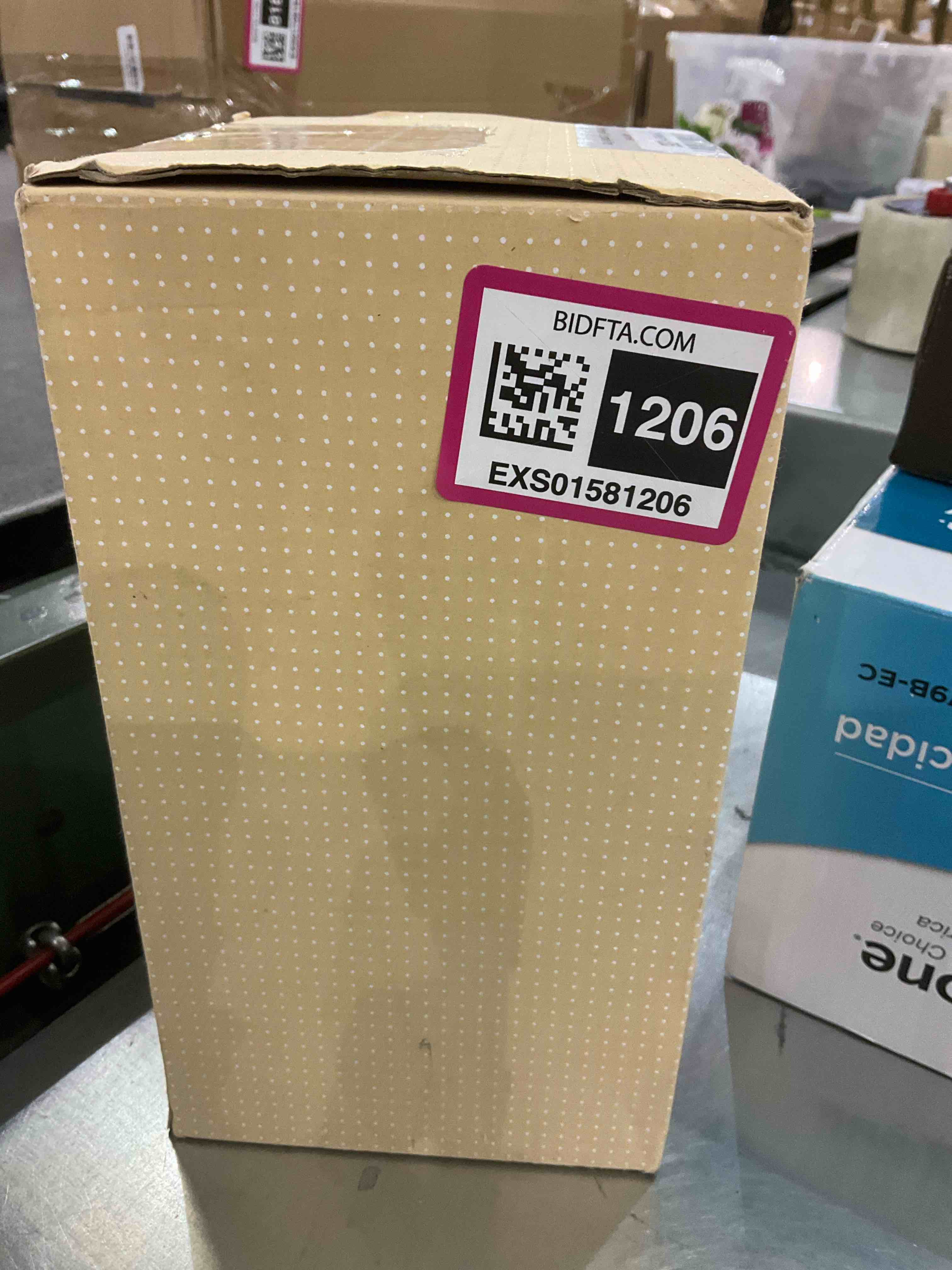 https://s3.amazonaws.com/lotting-images-prod/BargainHunt/EXS01581206_1714652195347.jpeg