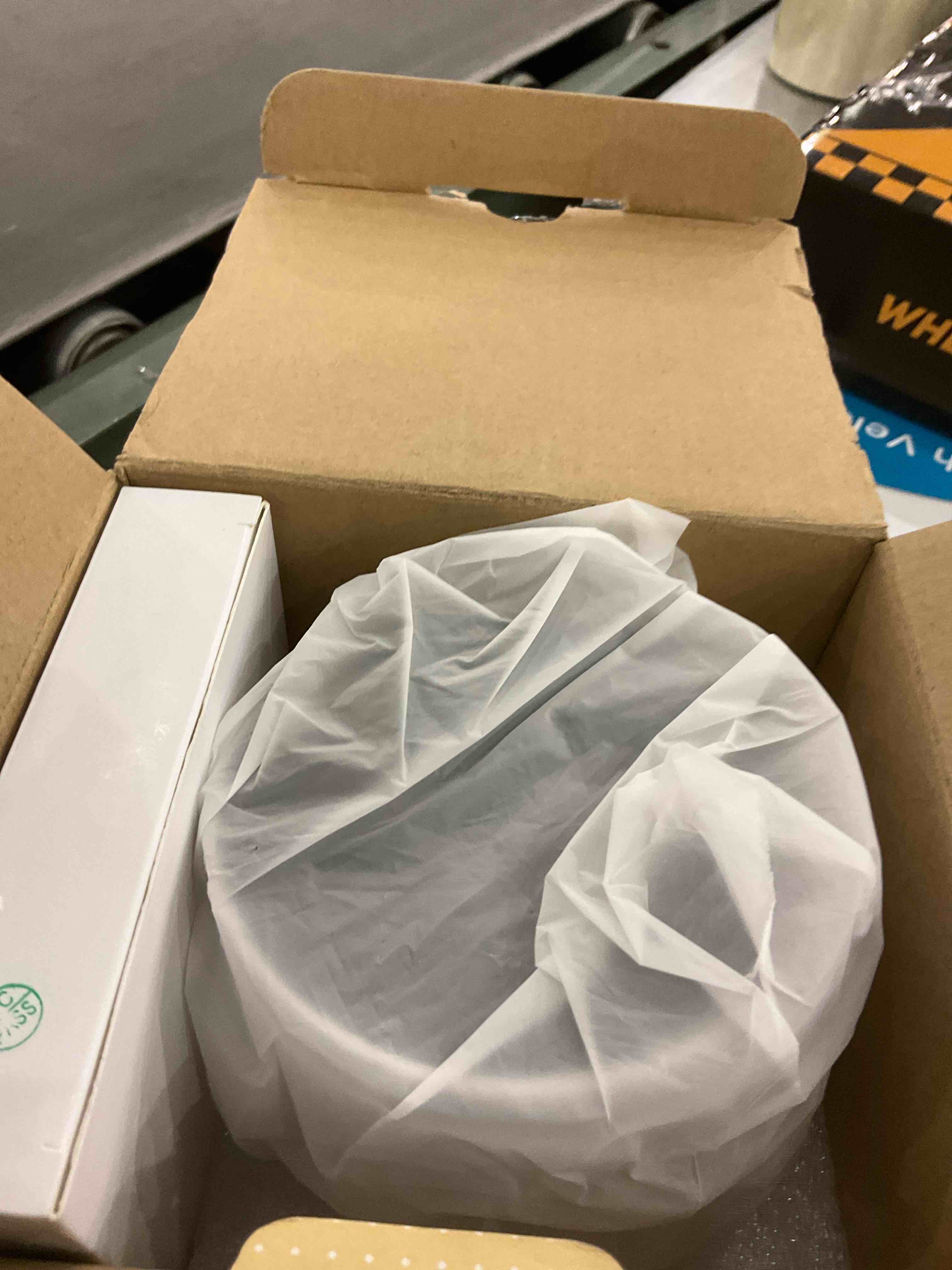 https://s3.amazonaws.com/lotting-images-prod/BargainHunt/EXS01581206_1714652213315.jpeg