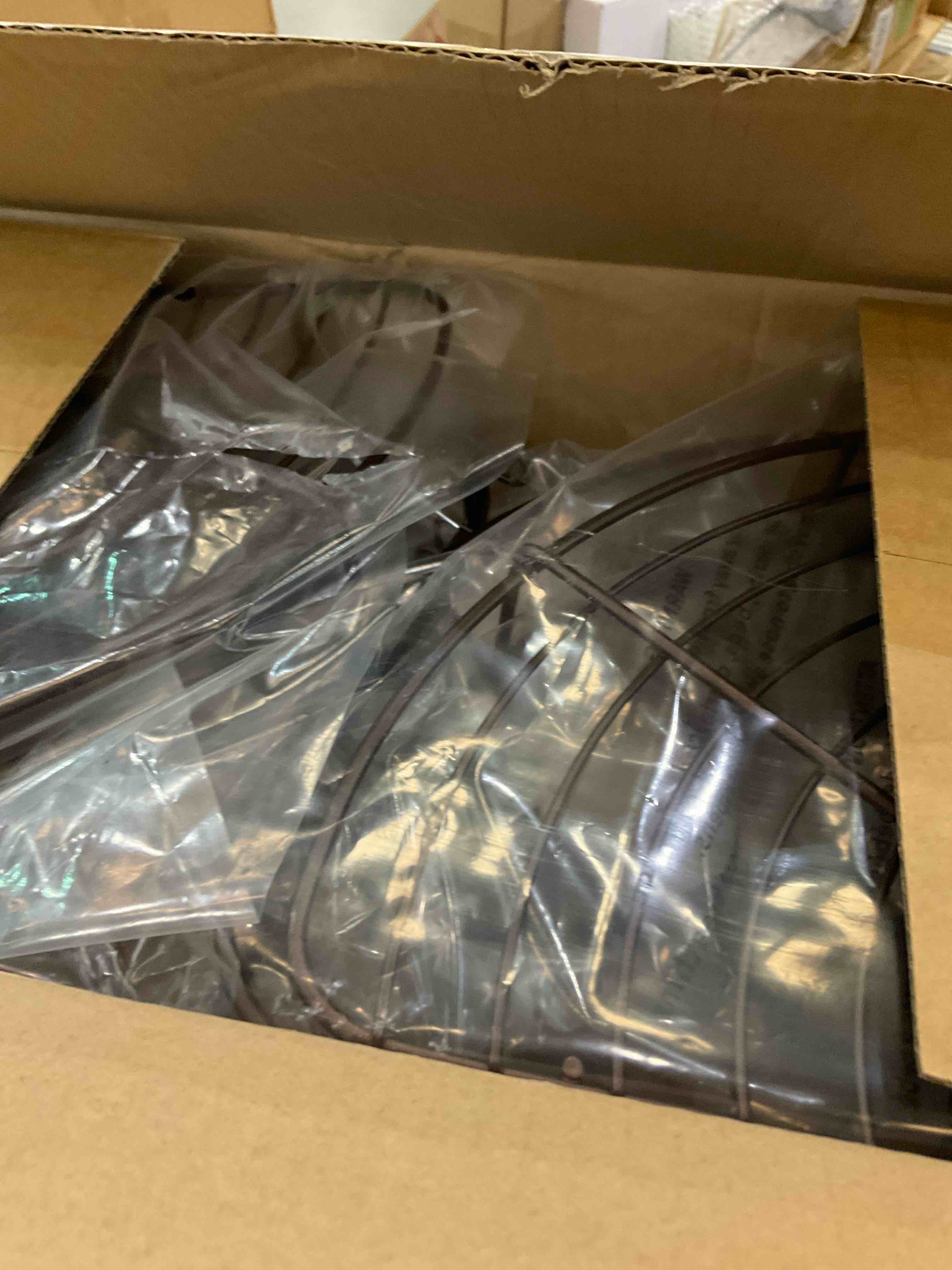 https://s3.amazonaws.com/lotting-images-prod/BargainHunt/EXS01582100_1714575754375.jpeg