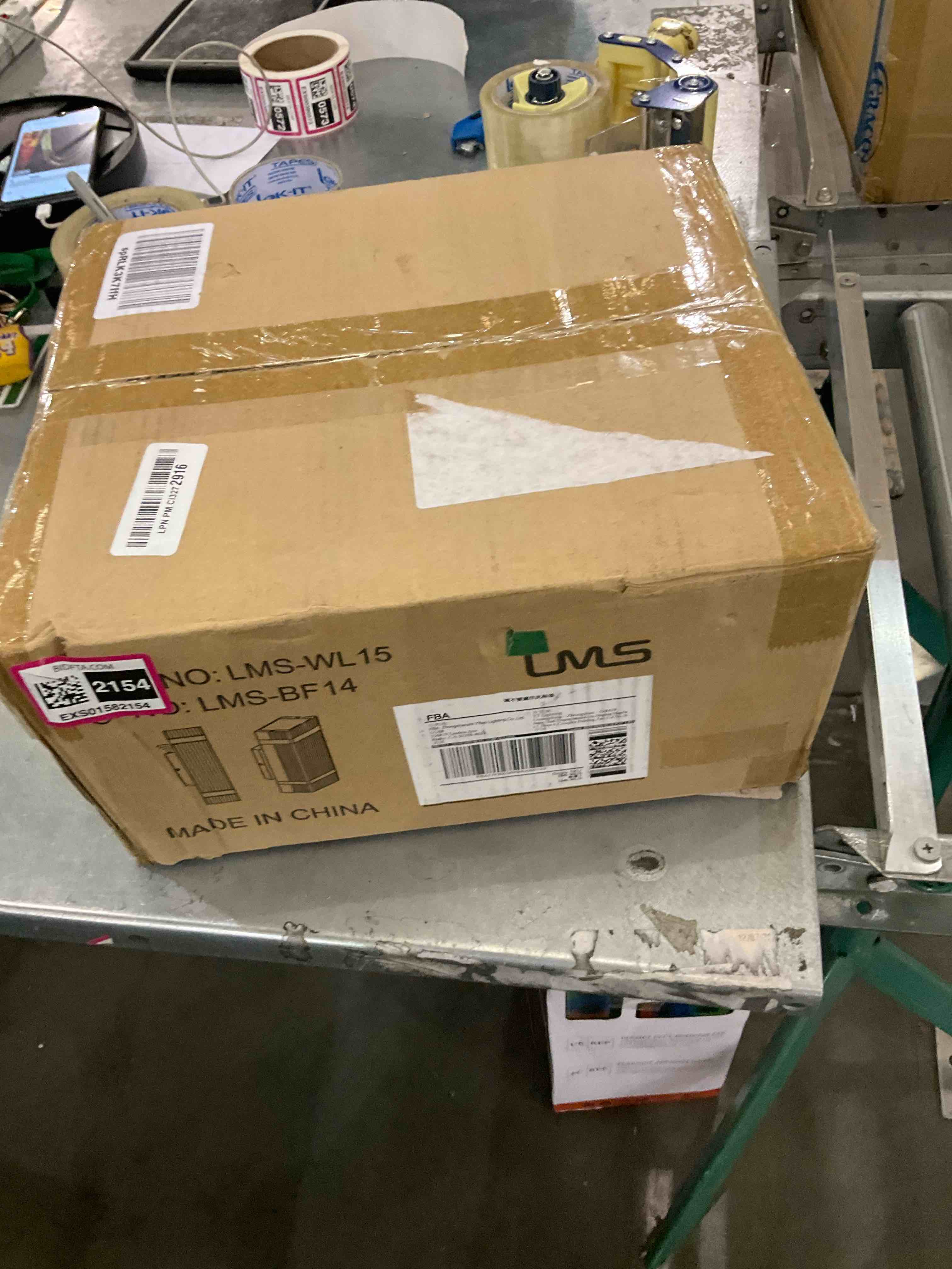 https://s3.amazonaws.com/lotting-images-prod/BargainHunt/EXS01582154_1715707281792.jpeg