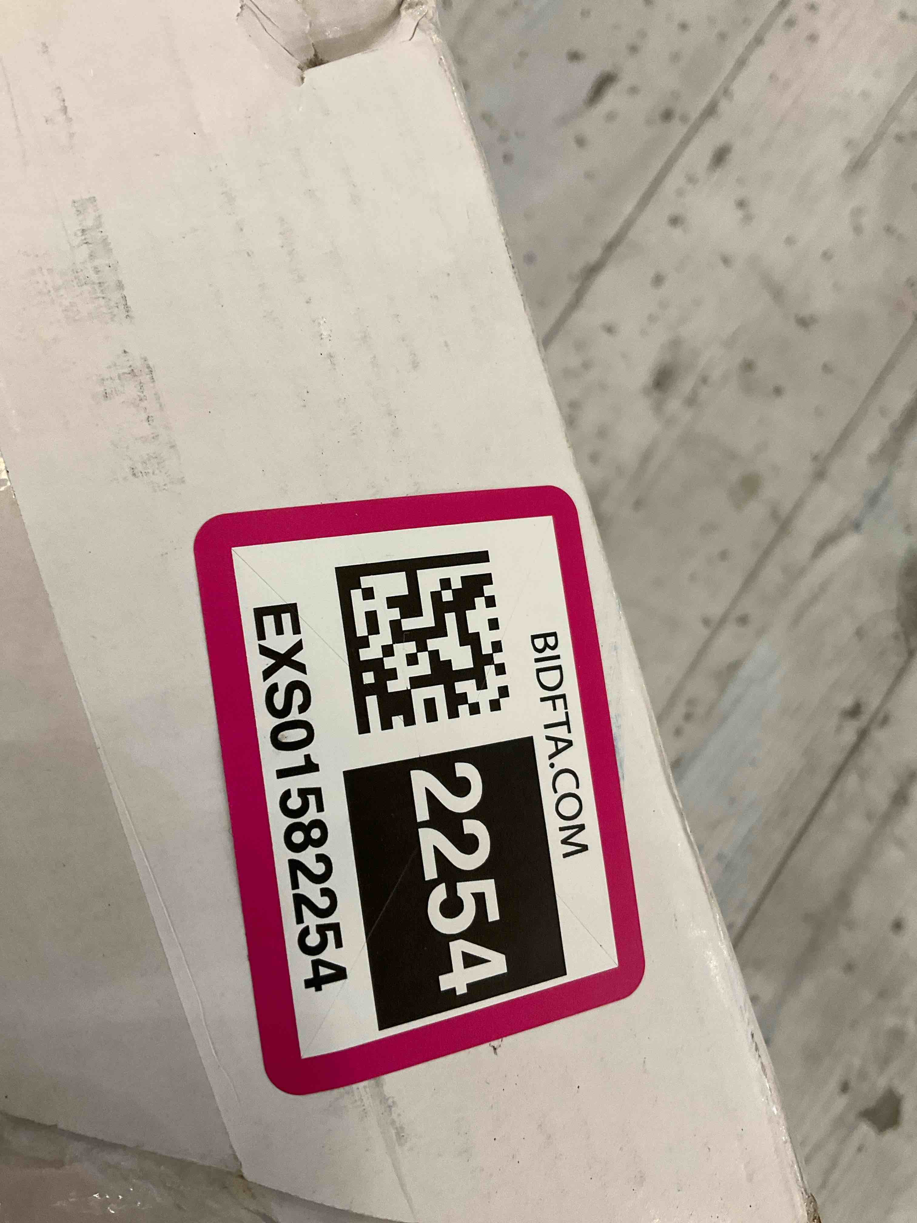 https://s3.amazonaws.com/lotting-images-prod/BargainHunt/EXS01582254_1717177876529.jpeg