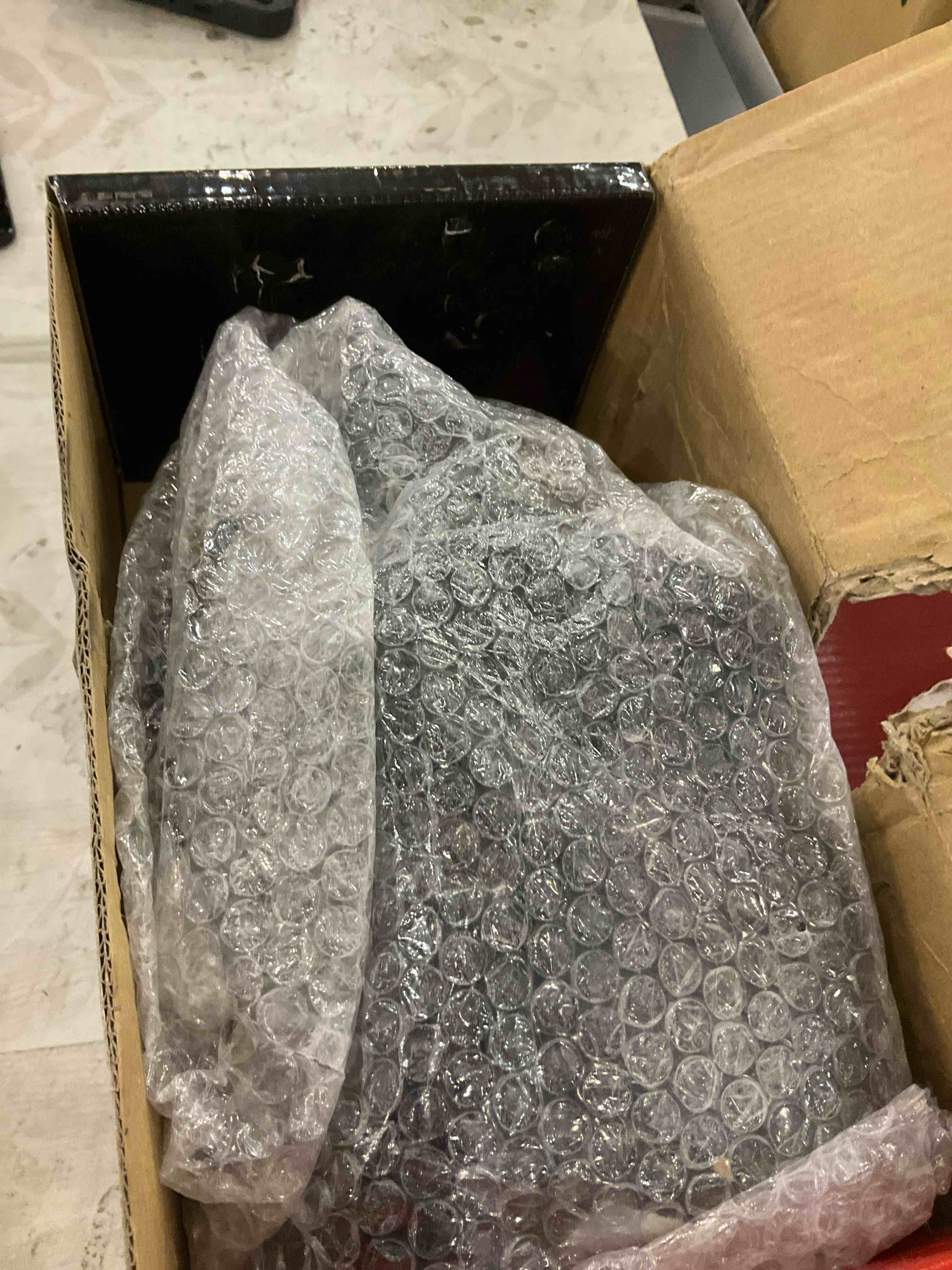 https://s3.amazonaws.com/lotting-images-prod/BargainHunt/EXS01582338_1717501959957.jpeg